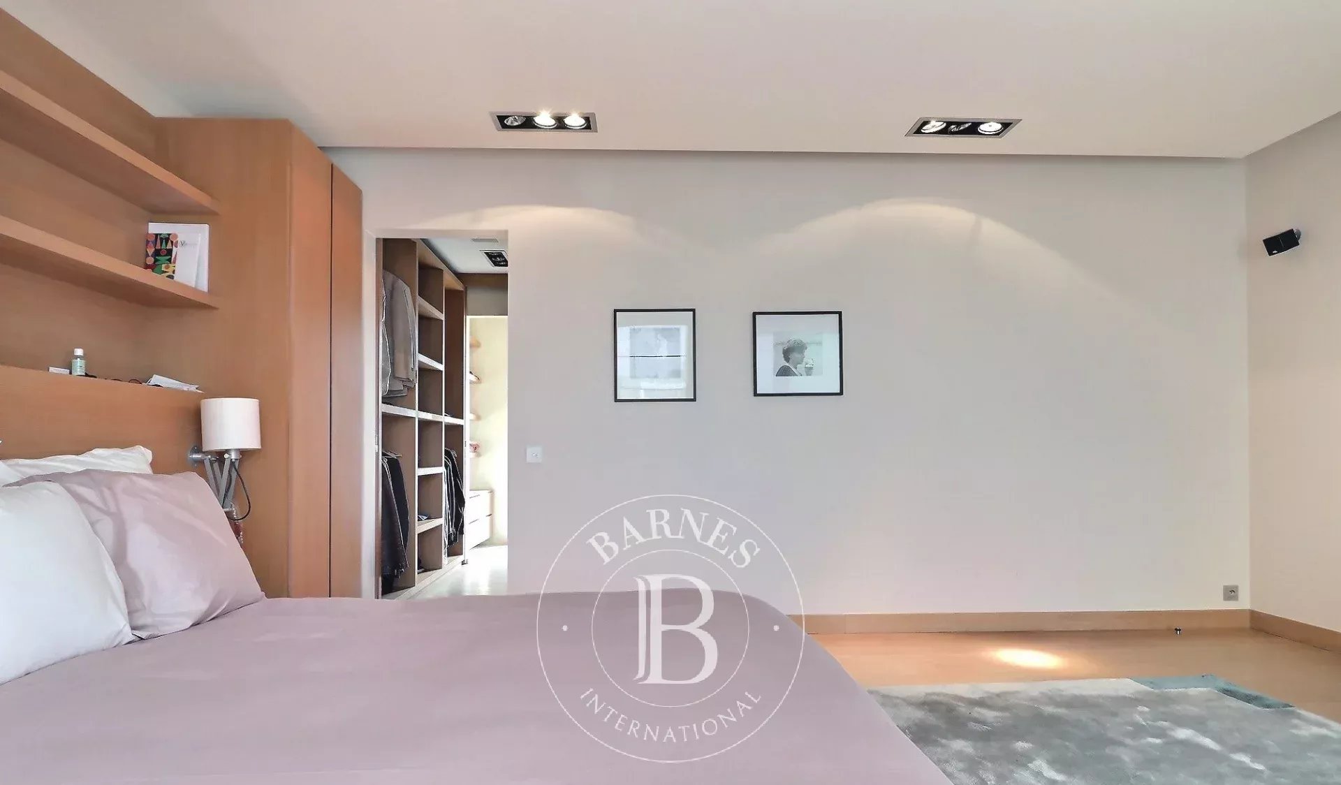 Châtelain - Town house of +/- 450m2 with 6bed + swimming pool