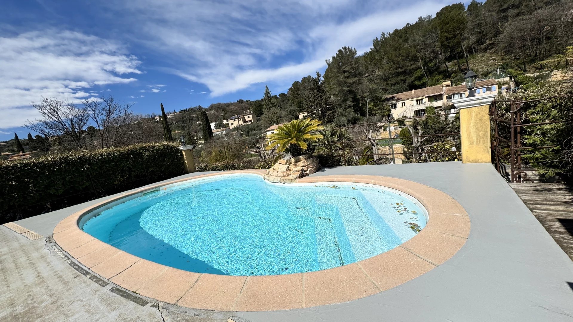 Villa avec piscine et garage