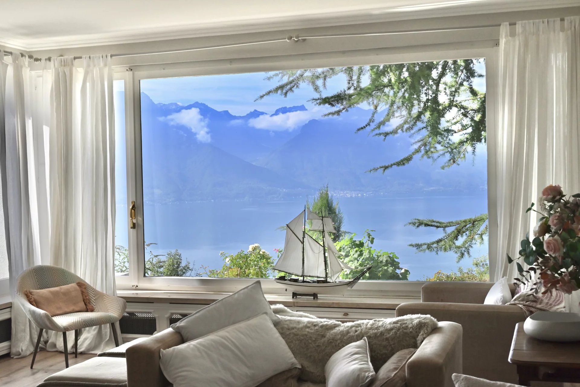 Villa panoramique avec piscine et pool house, grand terrain