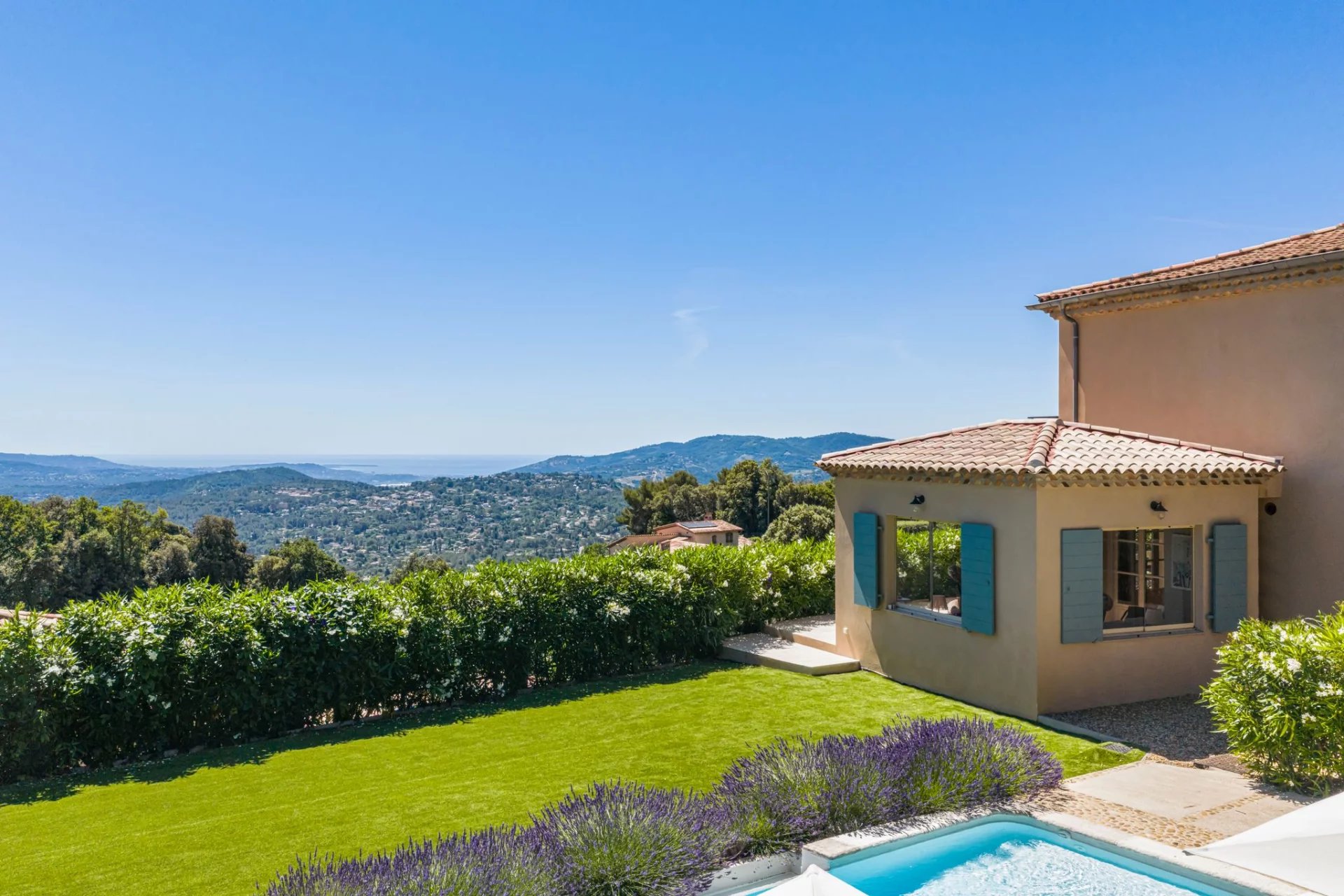 Family Villa with Panoramic Views in a Residential Estate