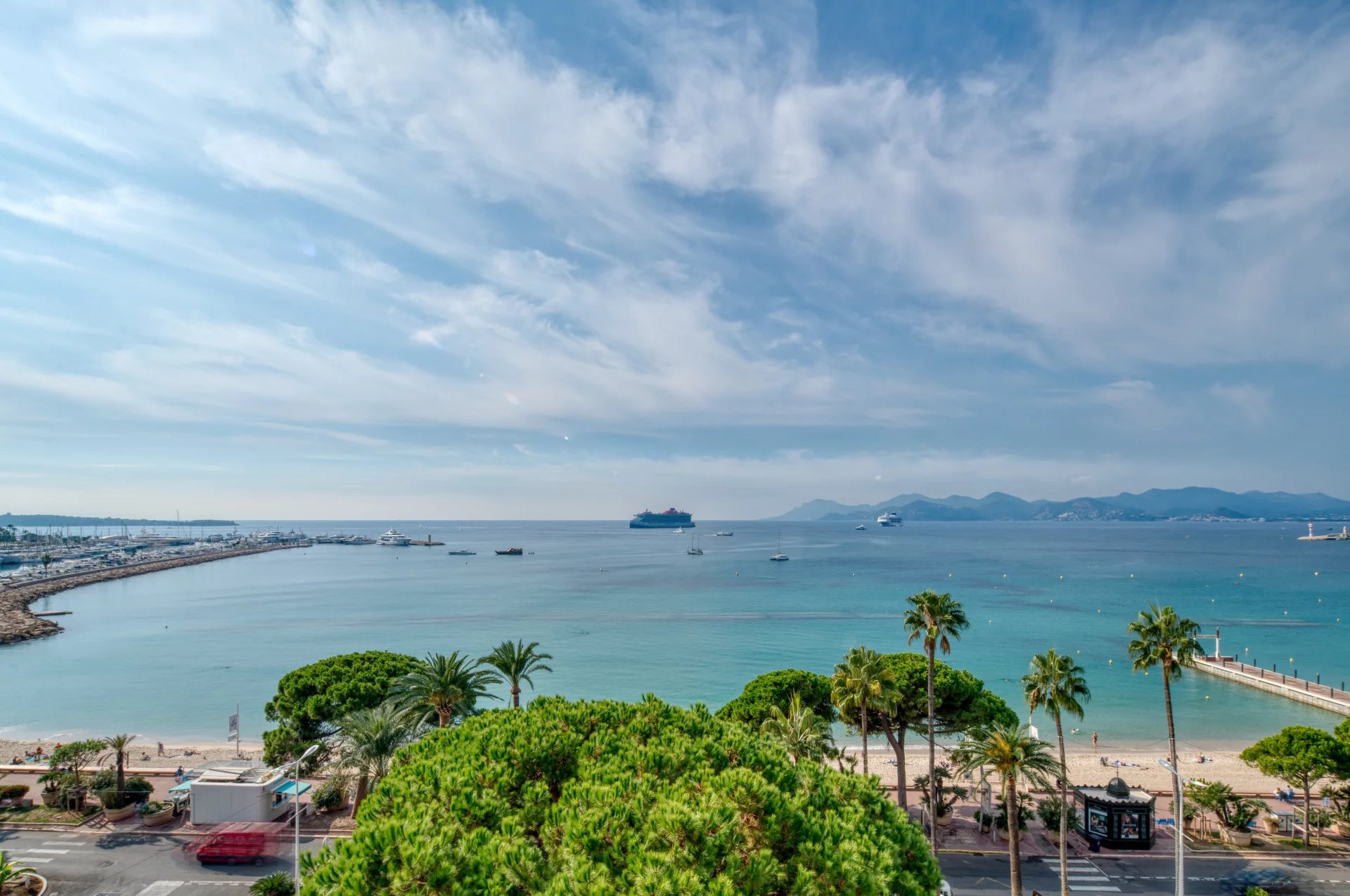 CANNES CROISETTE – APPARTEMENT DE PRESTIGE 270 M² AVEC TERRASSE ET VUE MER PANORAMIQUE