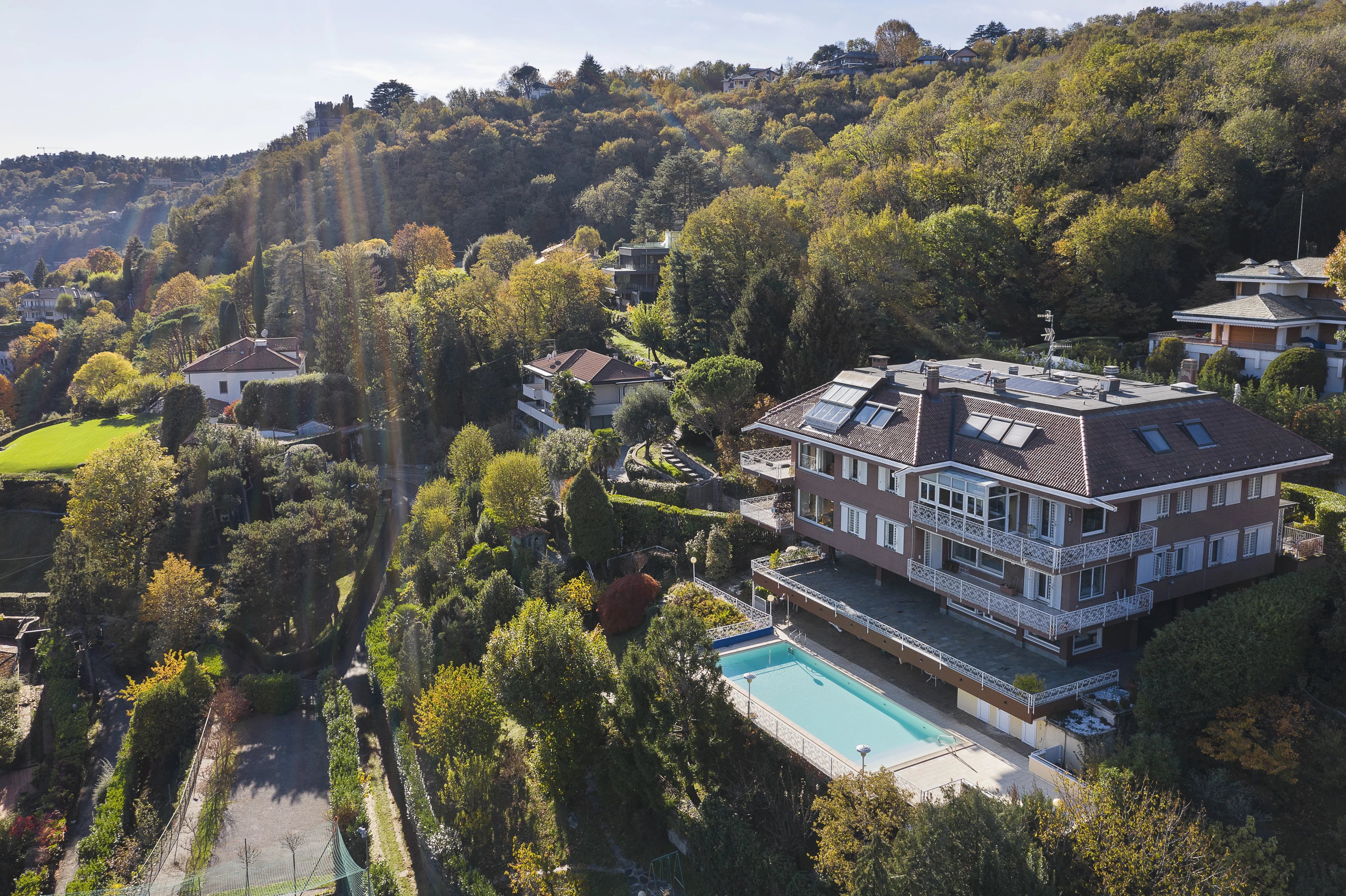 Multi-room apartment in prestigious building, with swimming pool, Lake Como - picture 15 title=