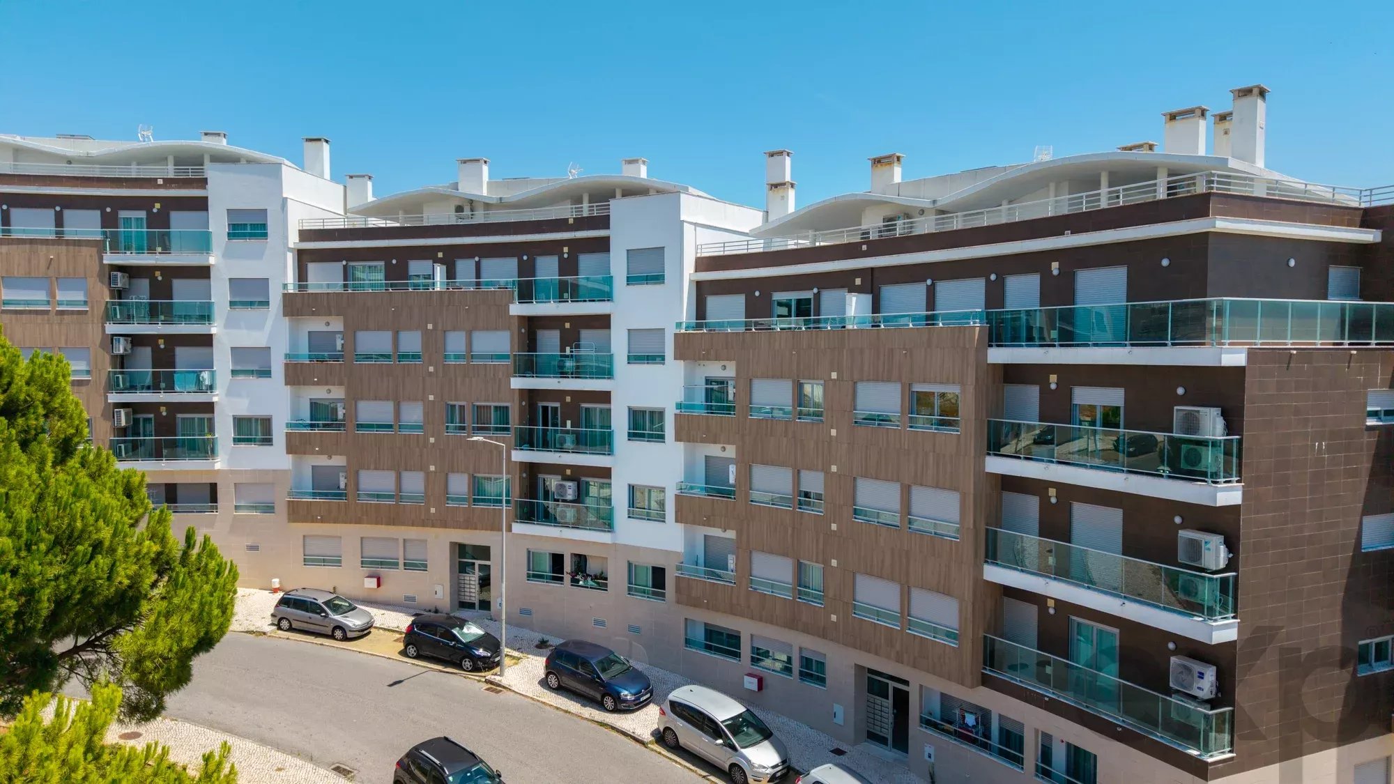 Amazing Two‑Bedroom Apartment with River View and Garage 87152839 image 28