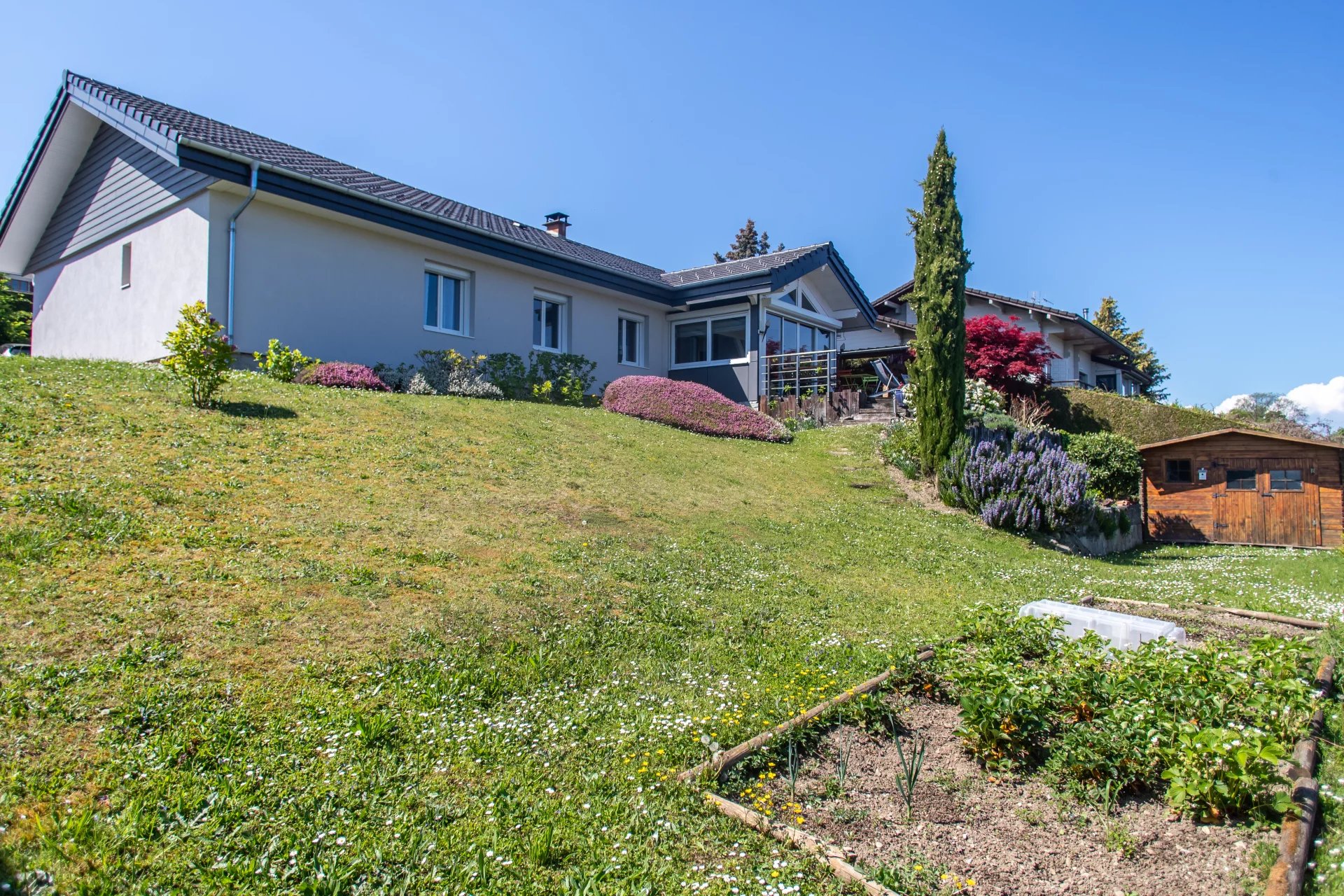 Splendide Maison avec Vue Exceptionnelle sur le Lac - Un Véritable Havre de Paix