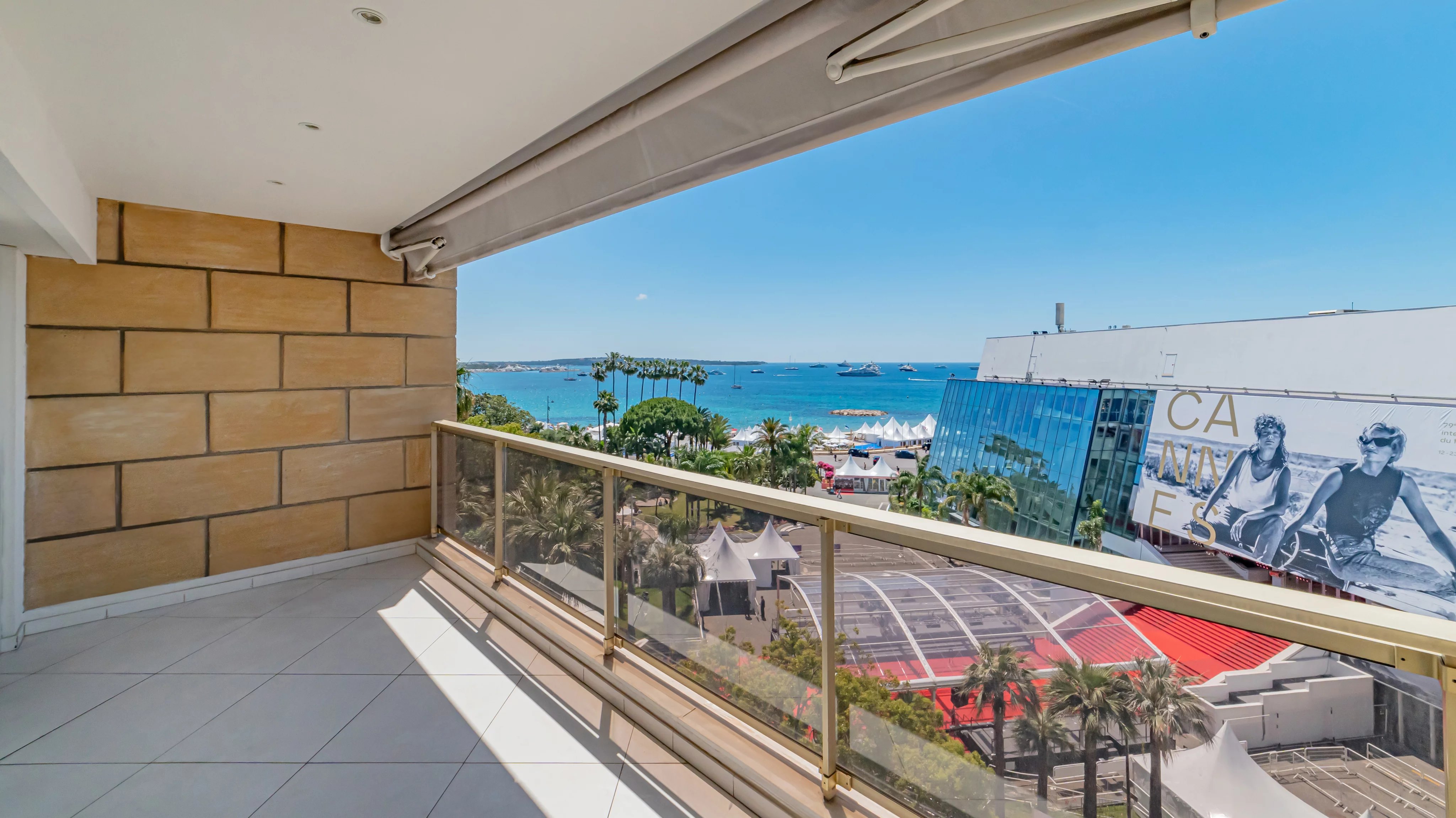 Cannes – Croisette – Opposite the Palais des Festivals