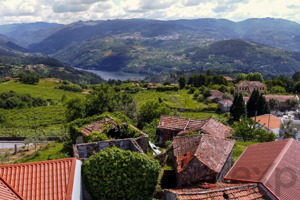 Duas Moradias em Santa Leocáda - Baião | Vistas sobre o Rio Douro