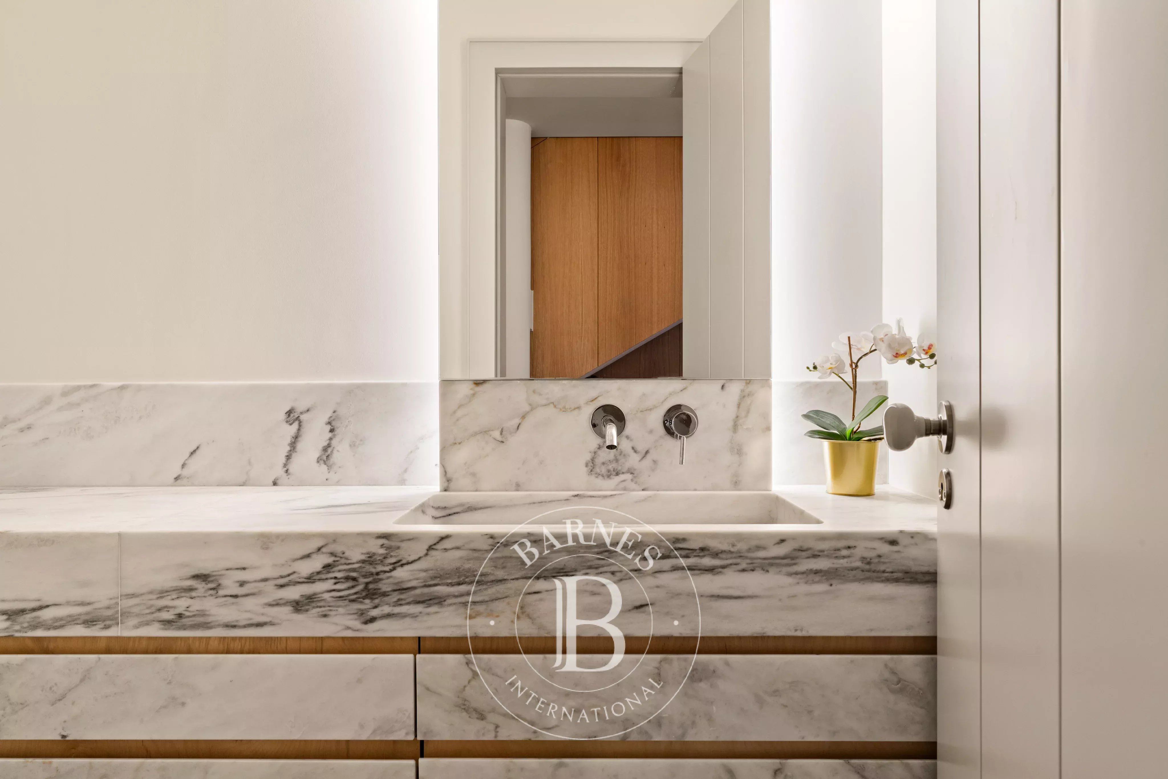 Jardin et vue sur la mer