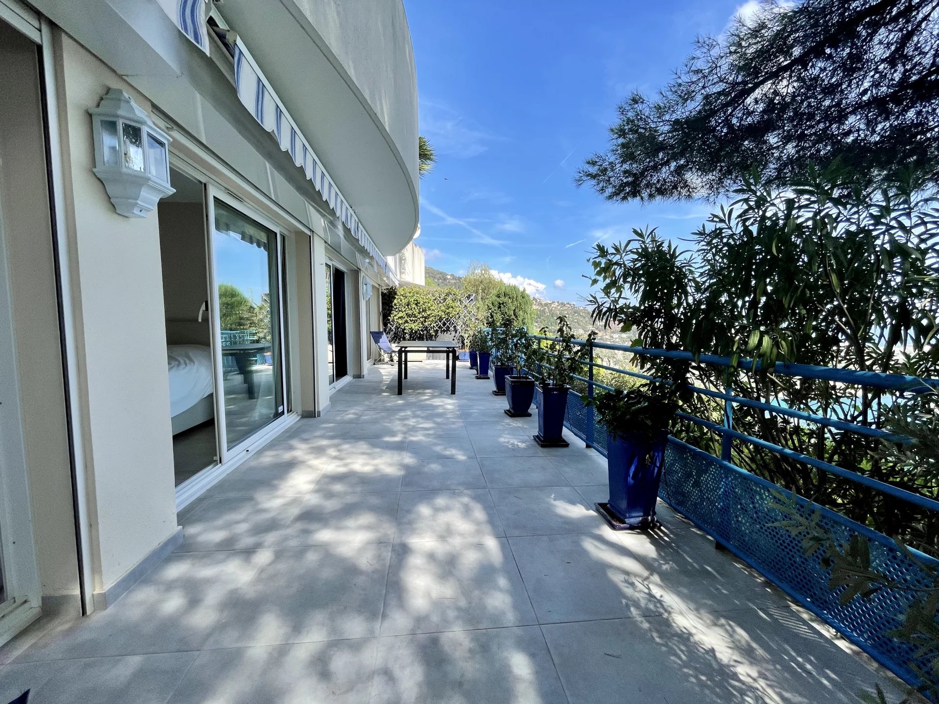 ROQUEBRUNE-CAP-MARTIN - APPARTEMENT 3 PIÈCES - JARDIN ET VUE MER PANORAMIQUE