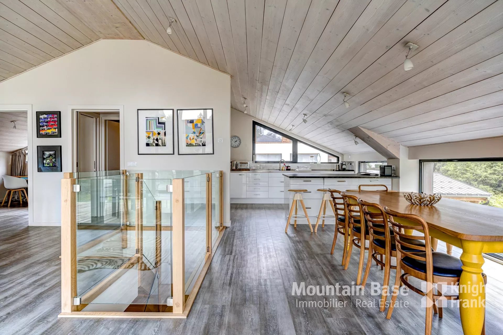 Photo of A modern 4-bedroom, 4-bathroom chalet in the popular location of Les Praz