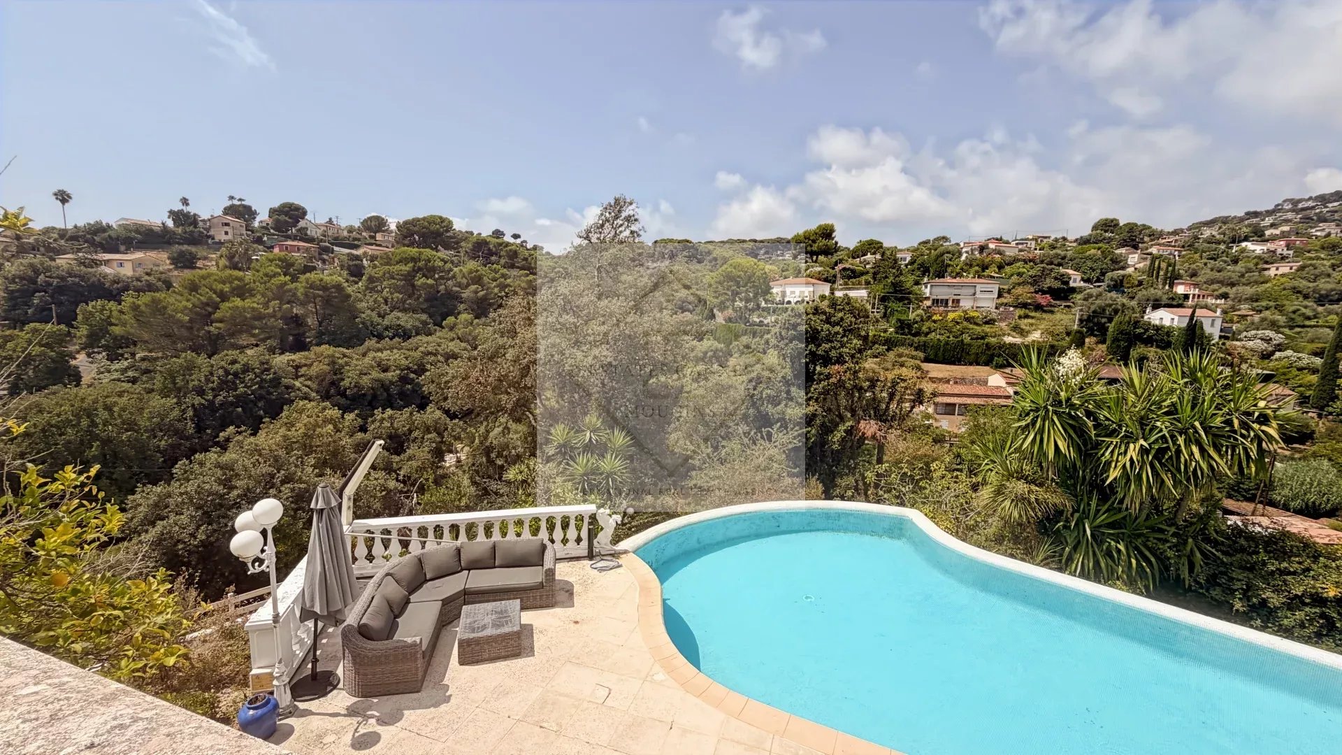 À VENDRE – VILLA DE CHARME VUE MER À ANTIBES, CALME ABSOLU — photo 9