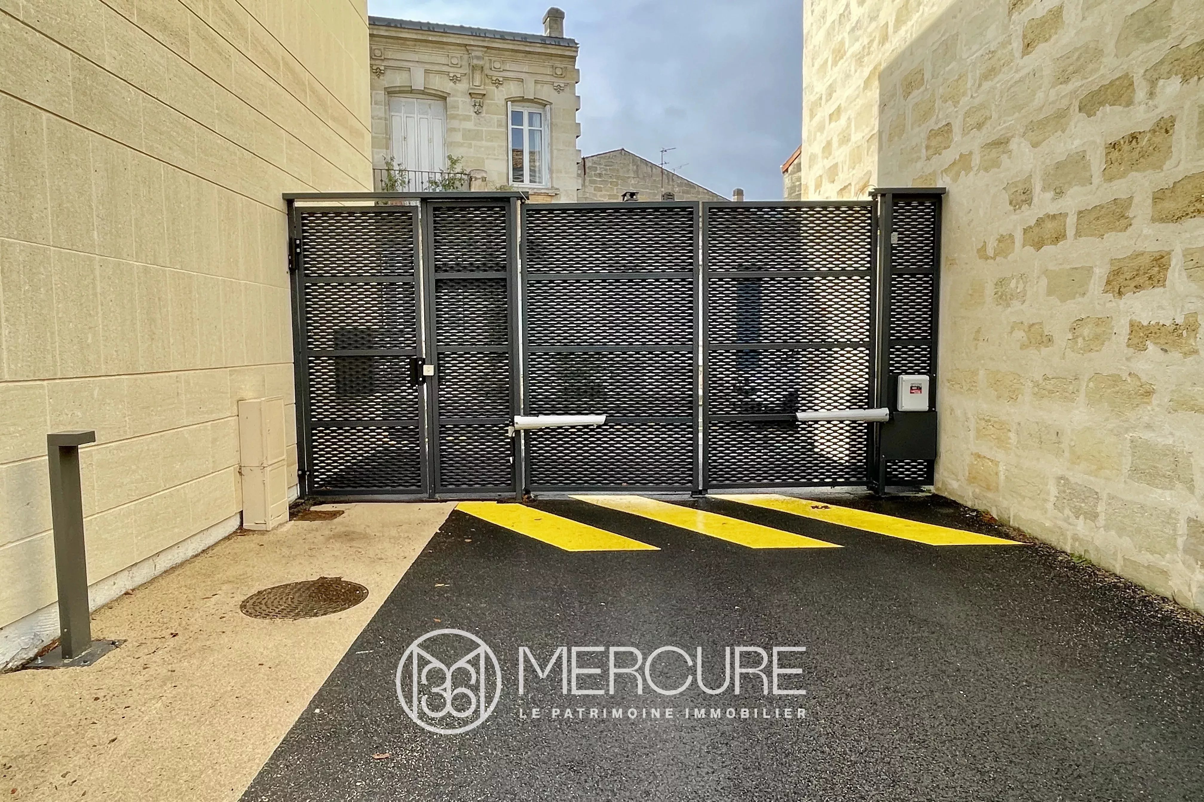 SAINT SEURIN –  GRAND APPARTEMENT AVEC TERRASSES ET PARKING - 900951bxA