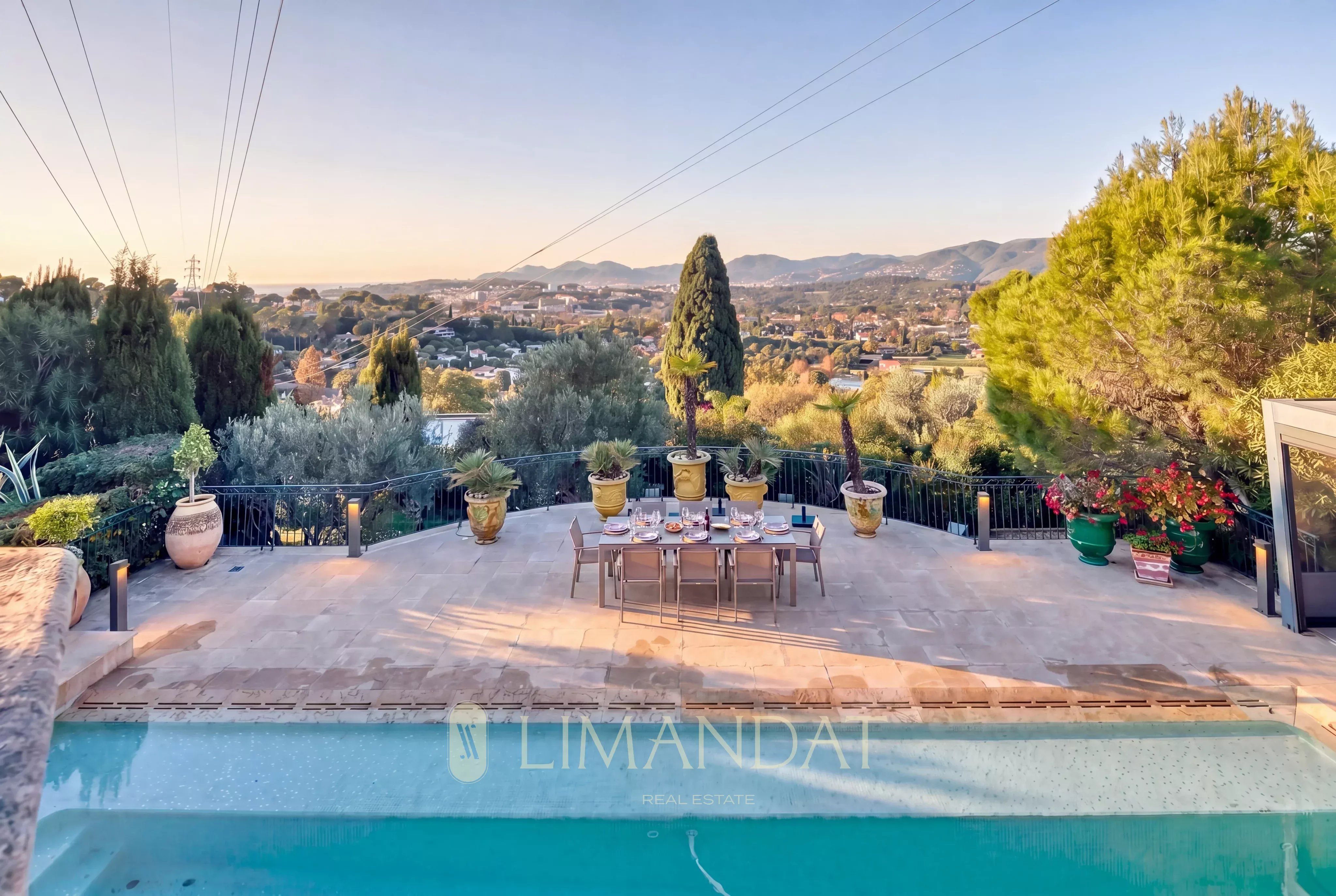 Mougins - Villa 560 m² - 6 suites - Swimming pool - Land 2200 M²