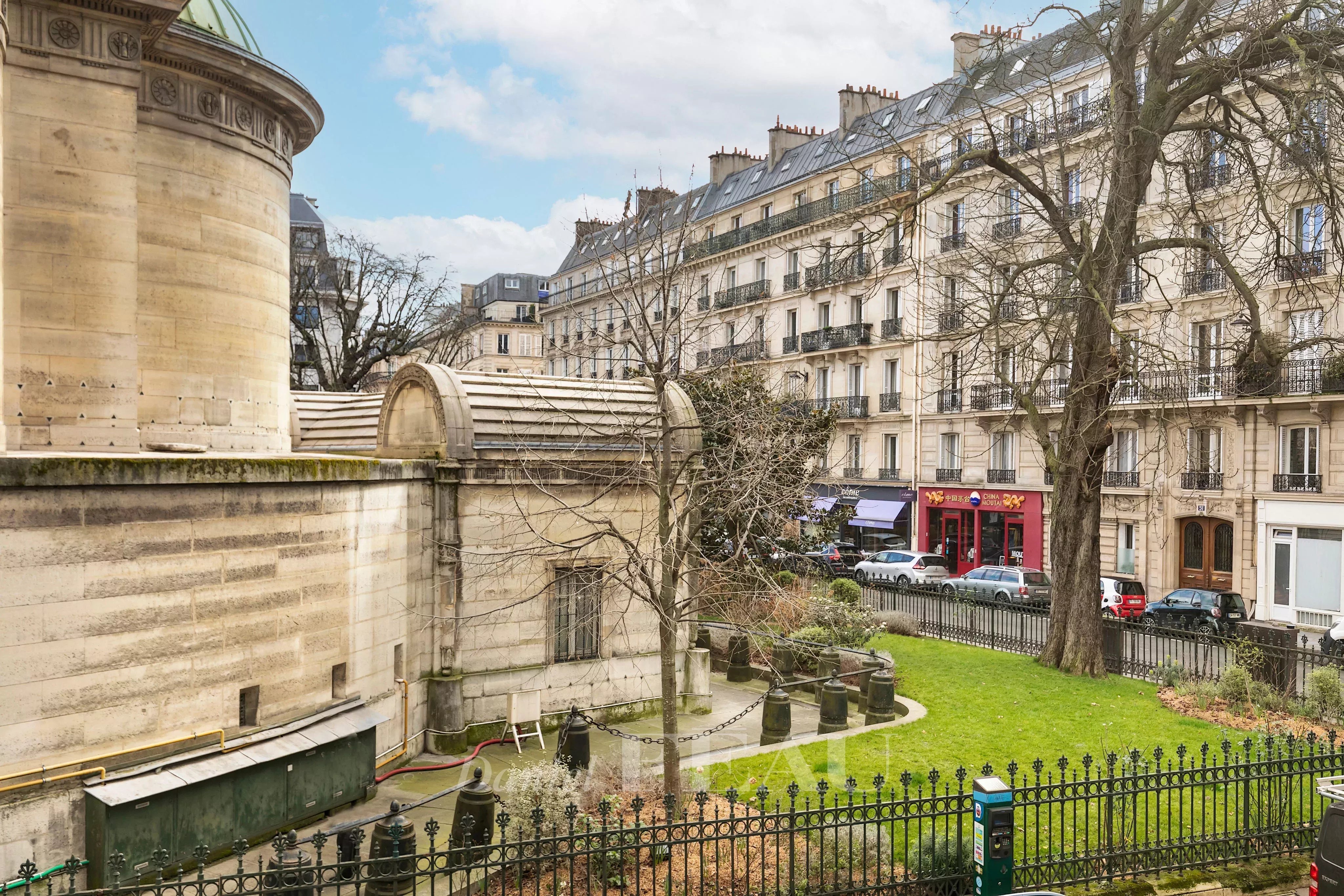 Vue sur le Square Louis XVI