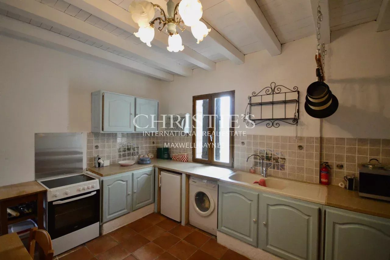 6 Bedroom Villa/Townhouse's Image 10