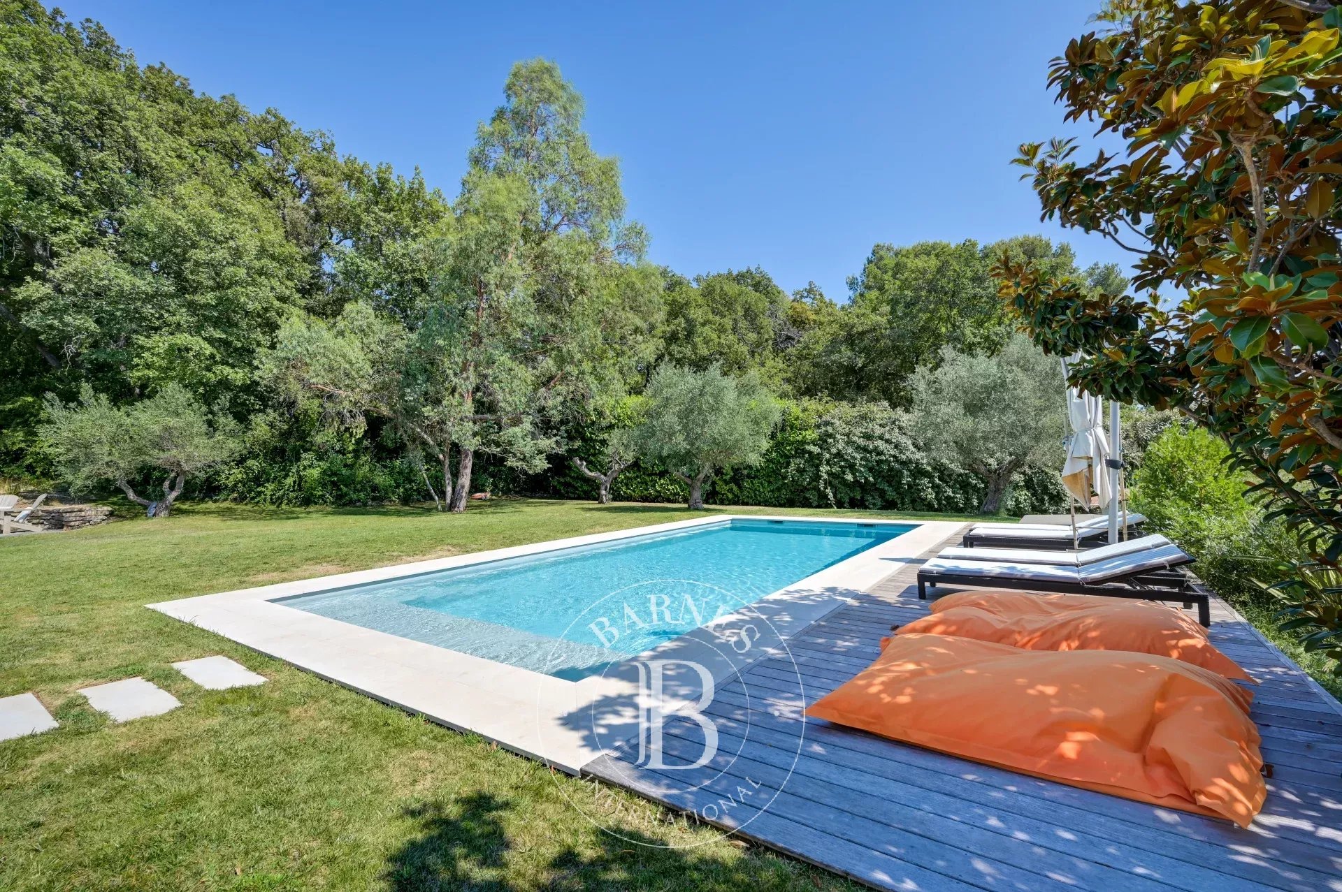 Aix-en-Provence – Renovated Bastide with 5 Bedrooms, Tennis Court, Pool & Garden