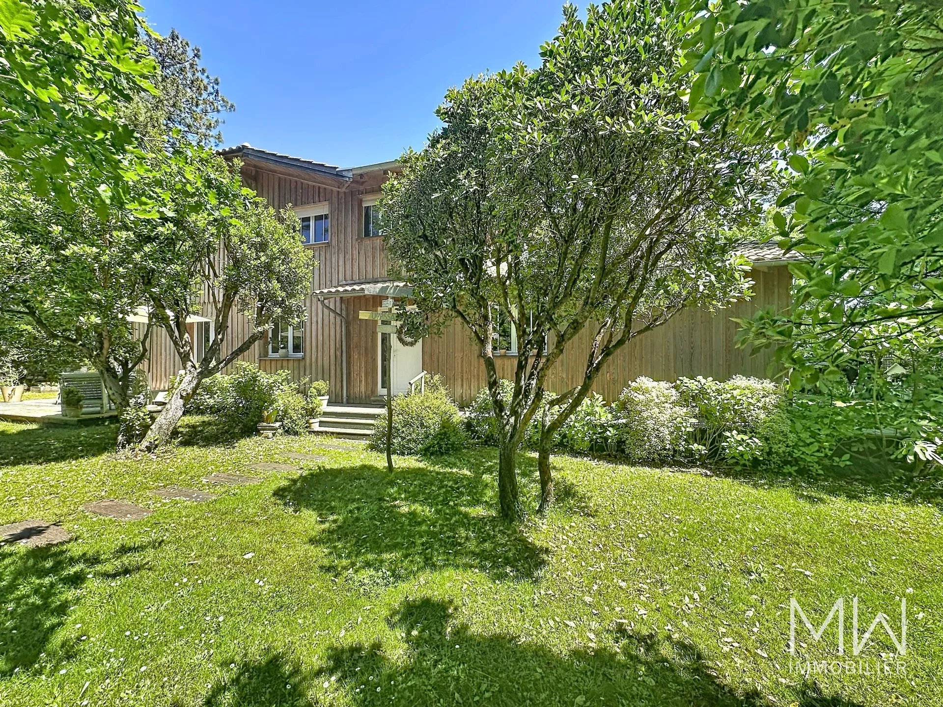 CHARMANTE VILLA BOIS SOUS LA PINEDE
