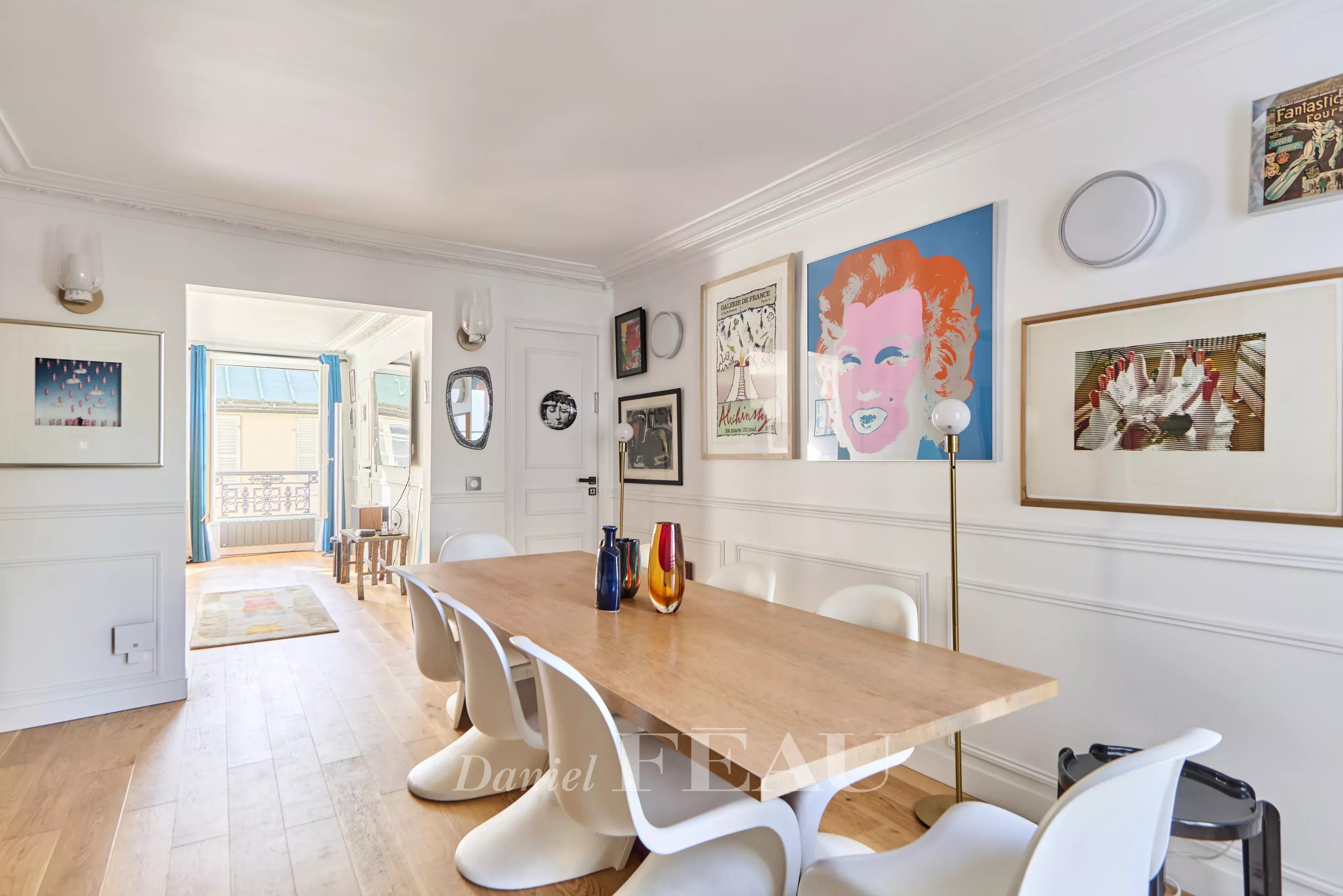 Paris 7th District –  A sunny 2/3 bed apartment