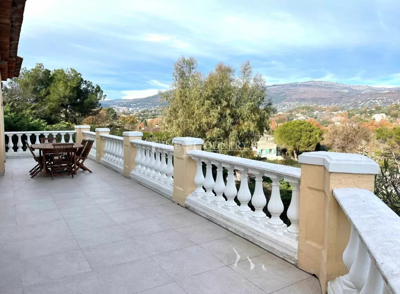 Photo of For sale  Villa in Valbonne - Panoramic view