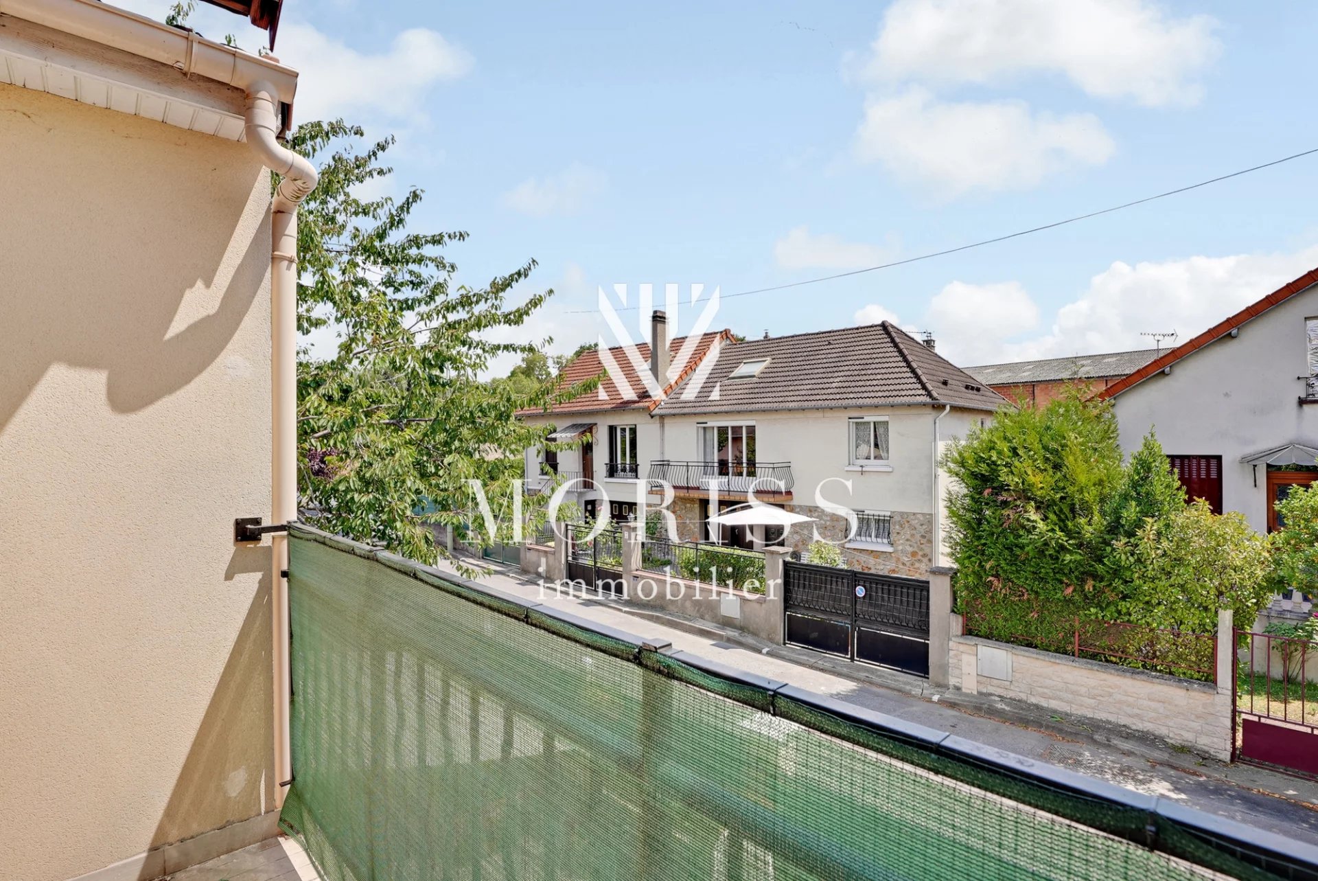 Maison en très bon état avec sous sol total jardin box parking - Image 1