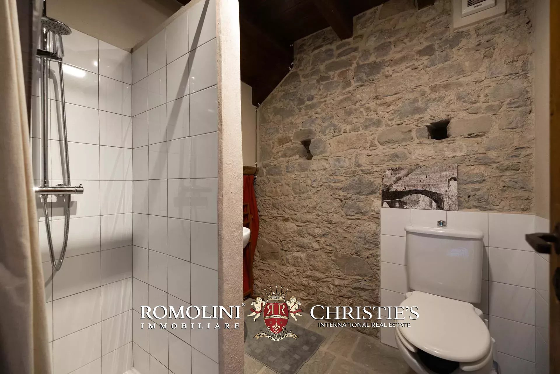 10 Bedroom Villa/Townhouse's Image 31
