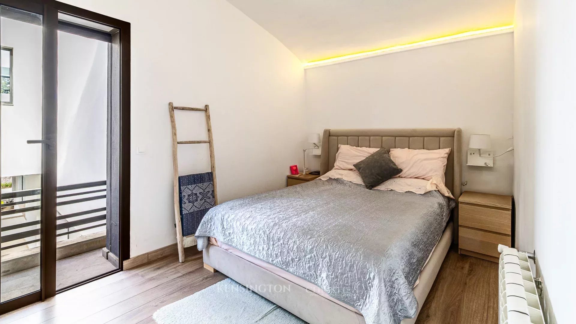 8 Bedroom Villa/Townhouse's Image 33