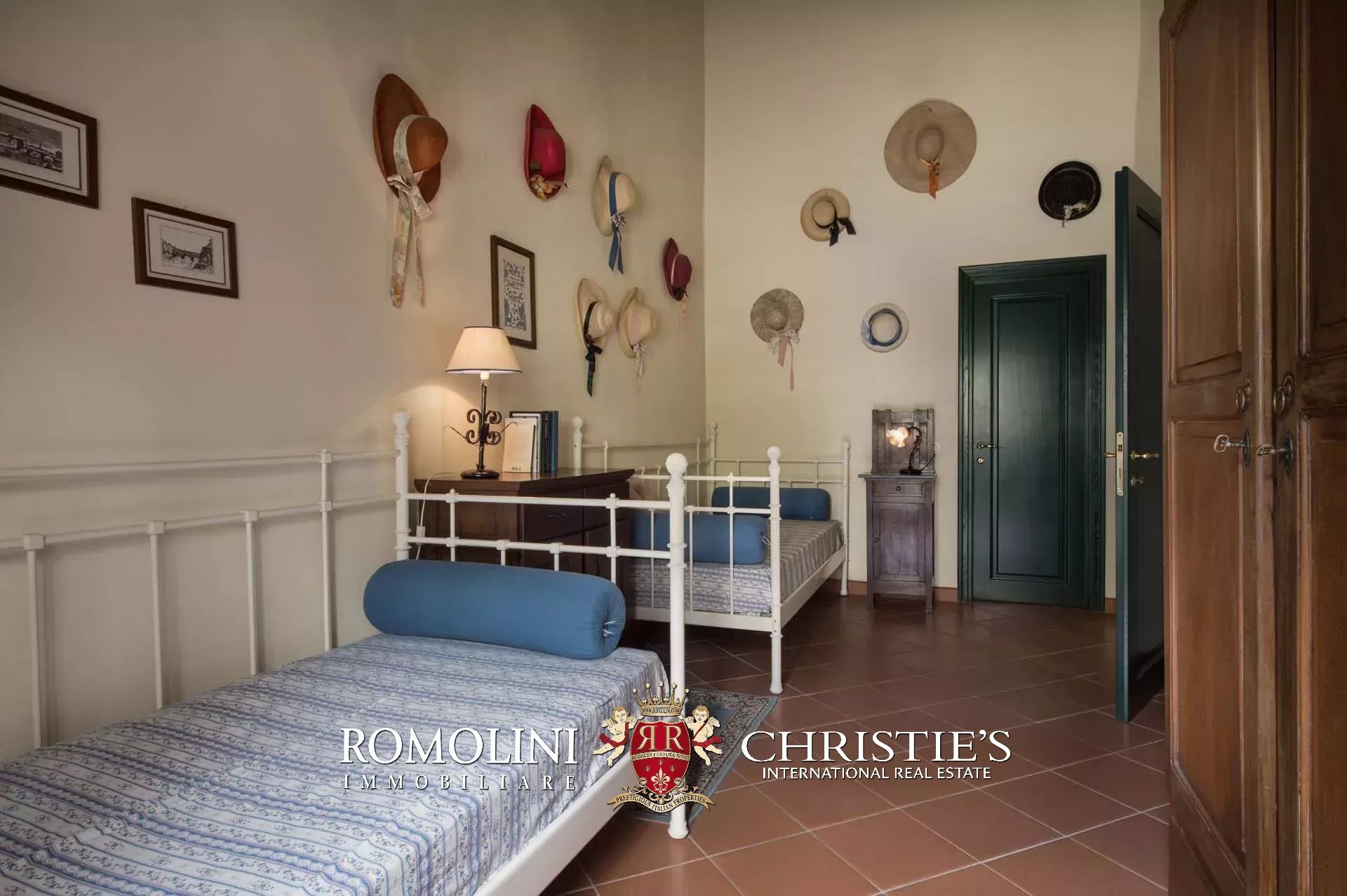 21 Bedroom Vineyard's Image 94