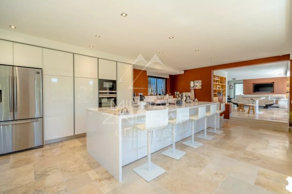 Luxury villa with high-end amenities and wellness areas — photo 7