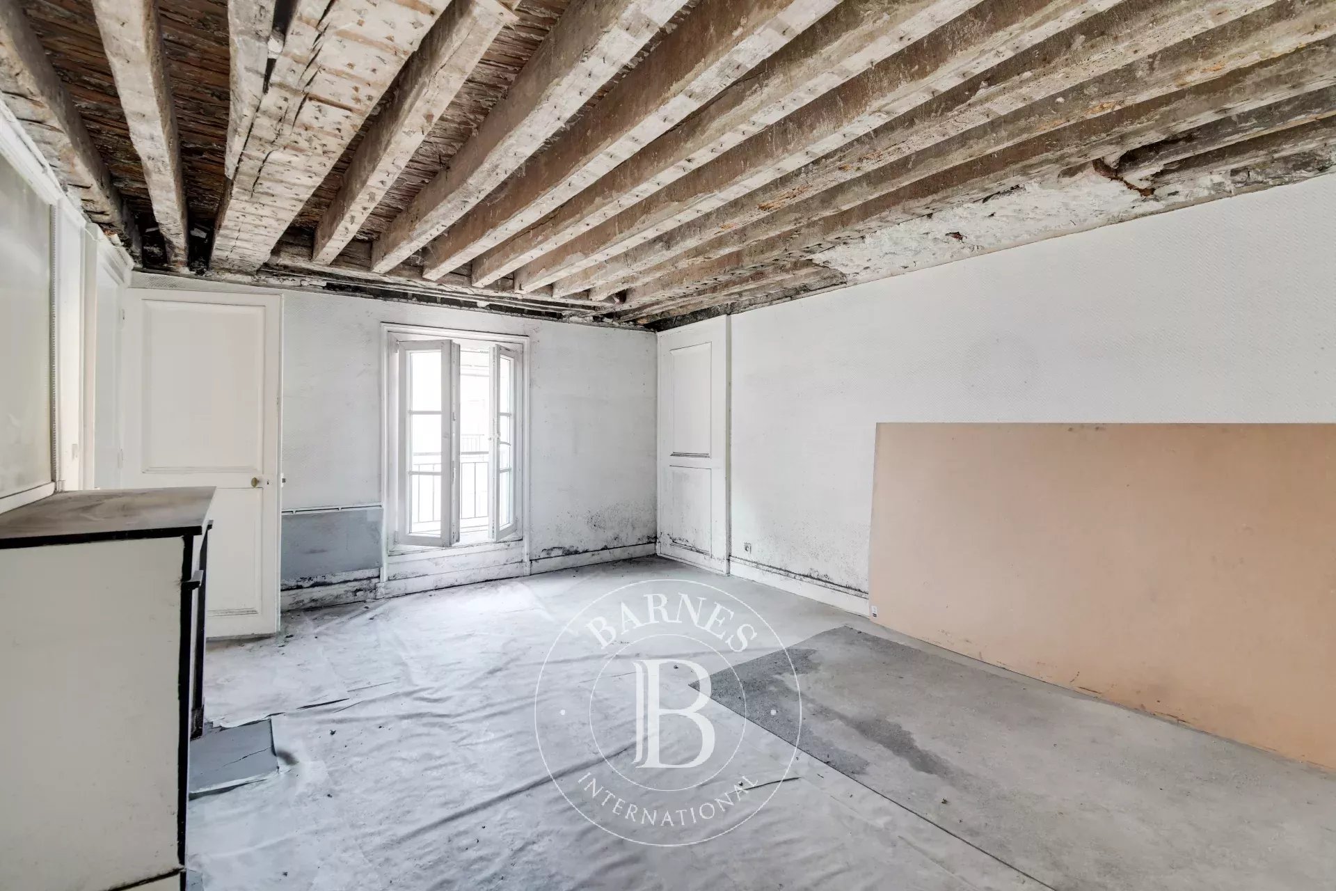 Fixer-upper apartment - Paris 6 - 3 rooms - Renovation works needed