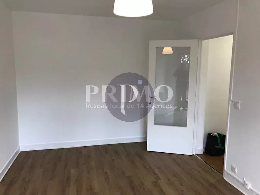 location-appartement-2-pieces-lhay-les-roses-83877449