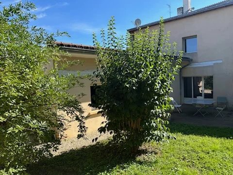 Maison en plein coeur du village de Sainte-Foy-Les-Lyon