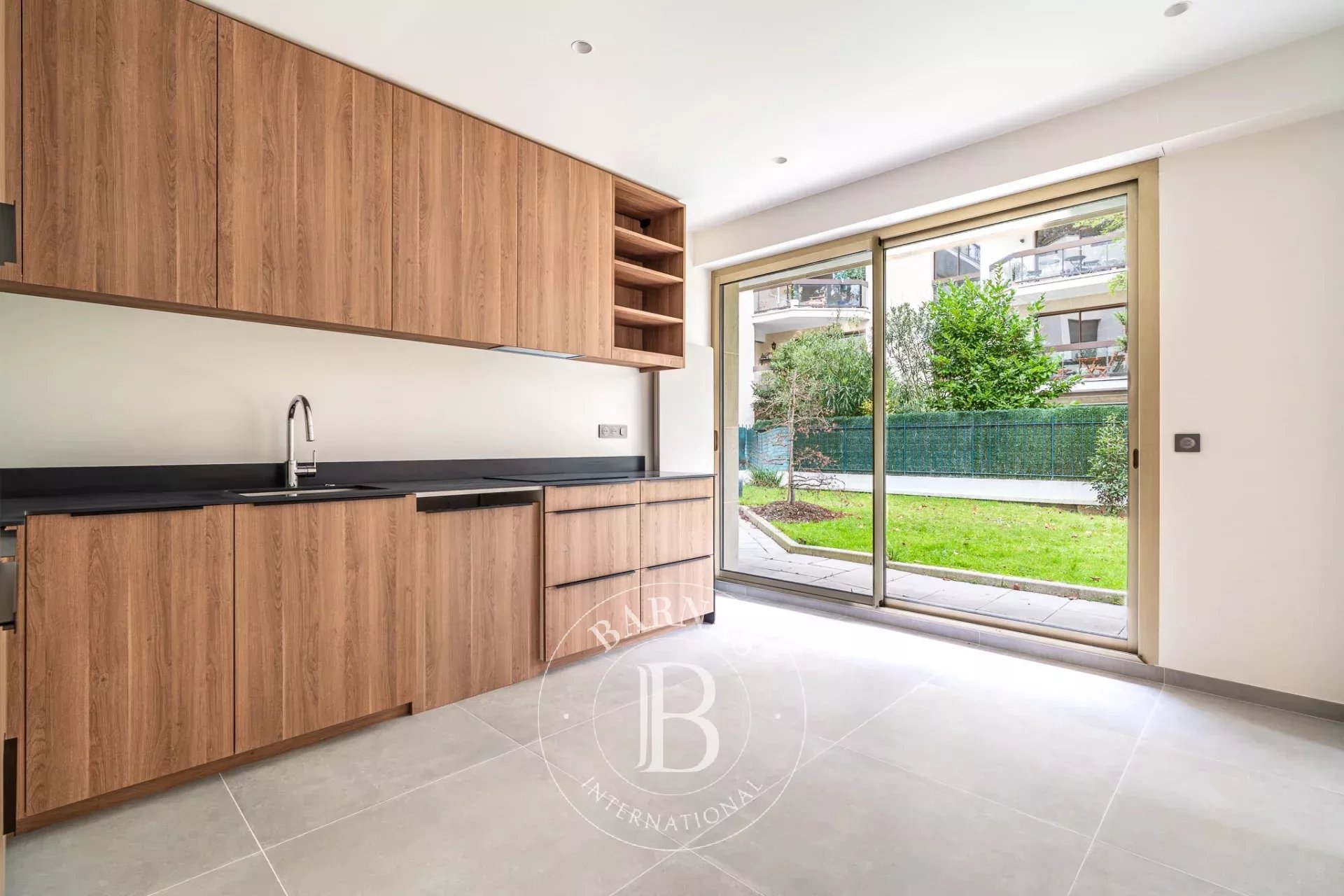 Neuilly-sur-Seine  - Apartment 4 Bedrooms - picture 8