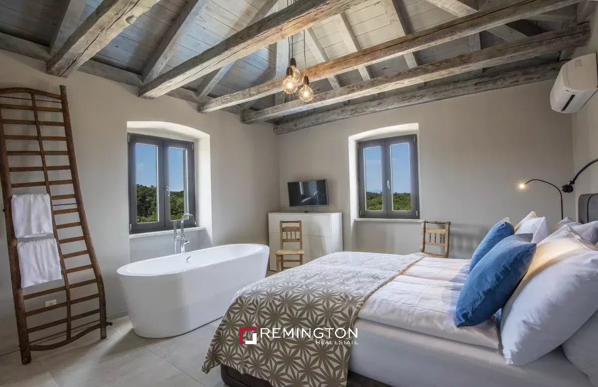 5 Bedroom Villa/Townhouse's Image 18