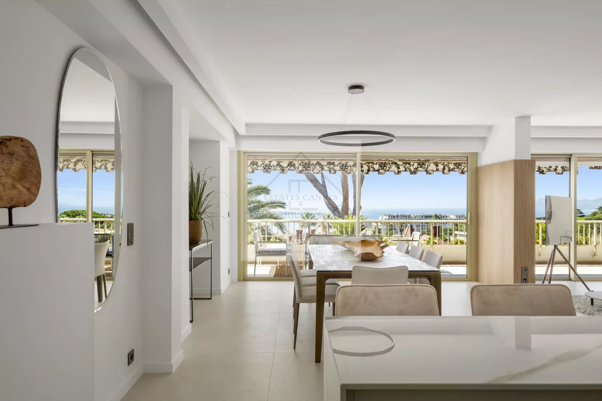 CANNES, Californie - Appartement d’exception de 5 pièces avec vue mer panoramique et îles de Lérins ! — photo 2
