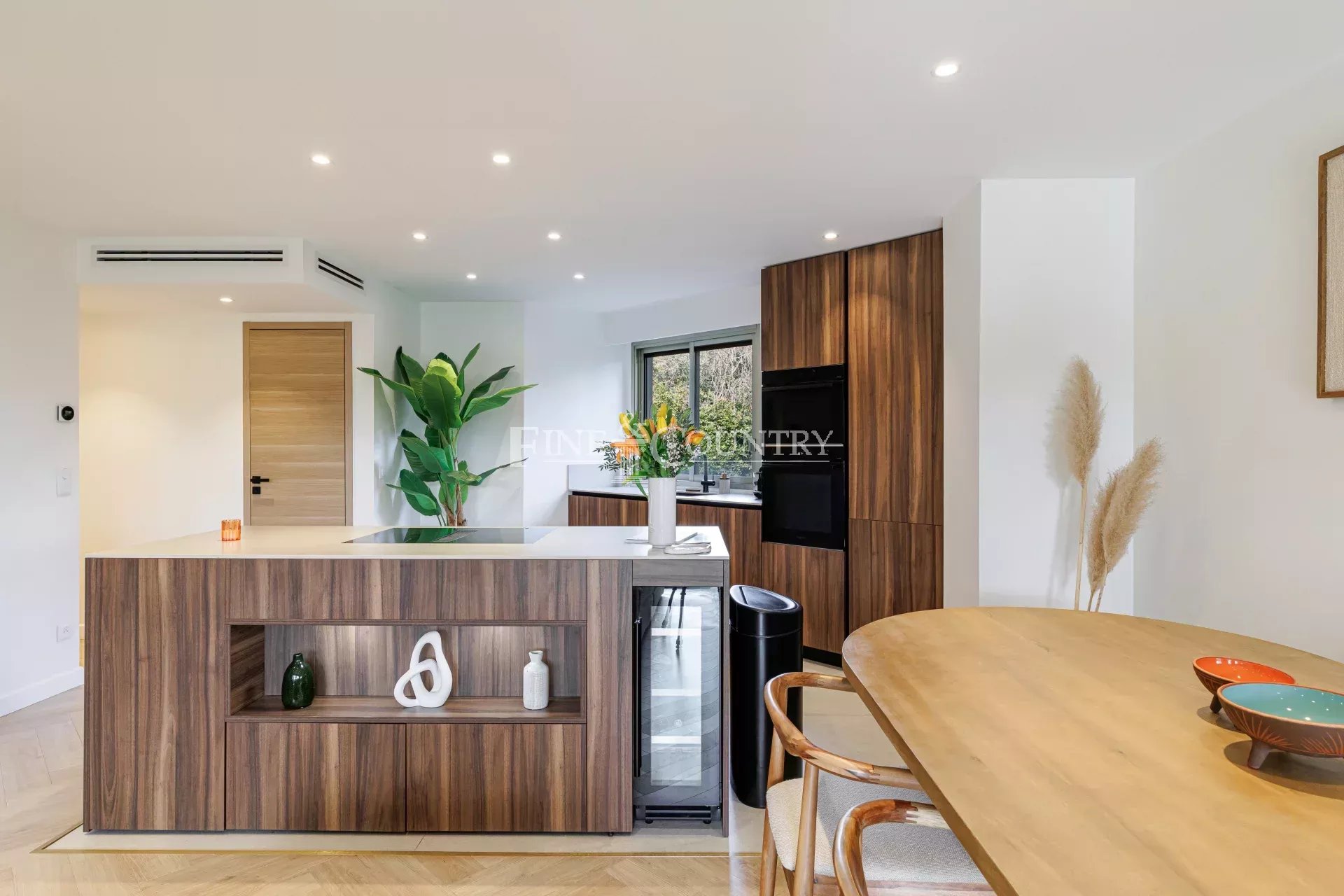 Photo of For Sale – 2-Bedroom Apartment – Cannes Montrose