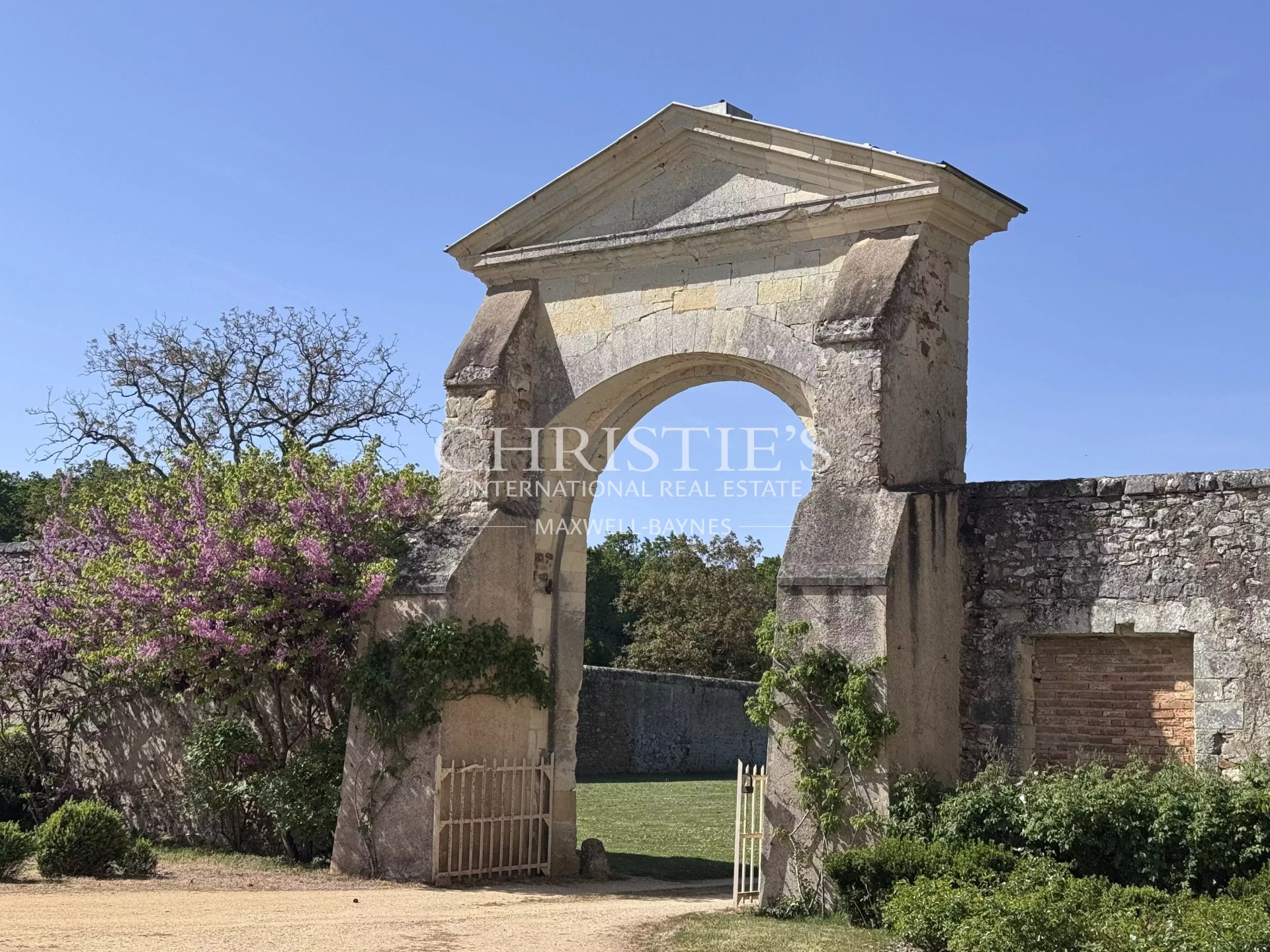 9 Bedroom Chateau's Image 25