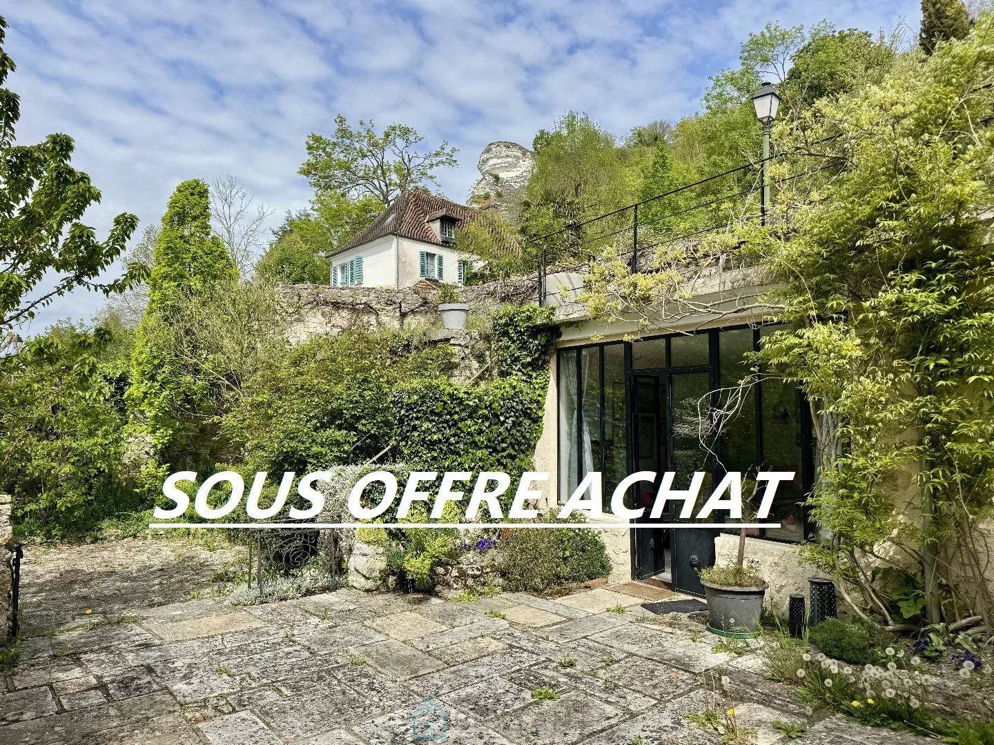 MAISON DE CHARME AVEC DEPENDANCE ET RIVIER