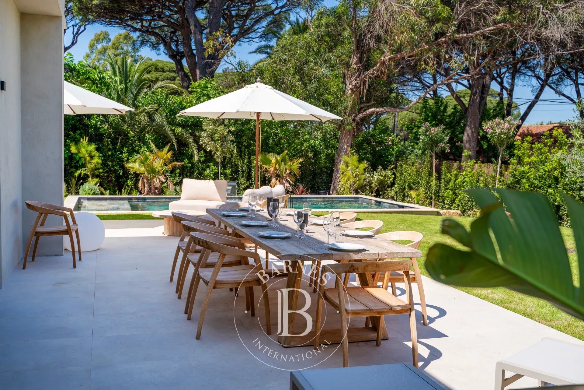 SAINT-TROPEZ – CLOSE TO VILLAGE – RENOVATED HOUSE WITH 4 BEDROOMS AND POOL