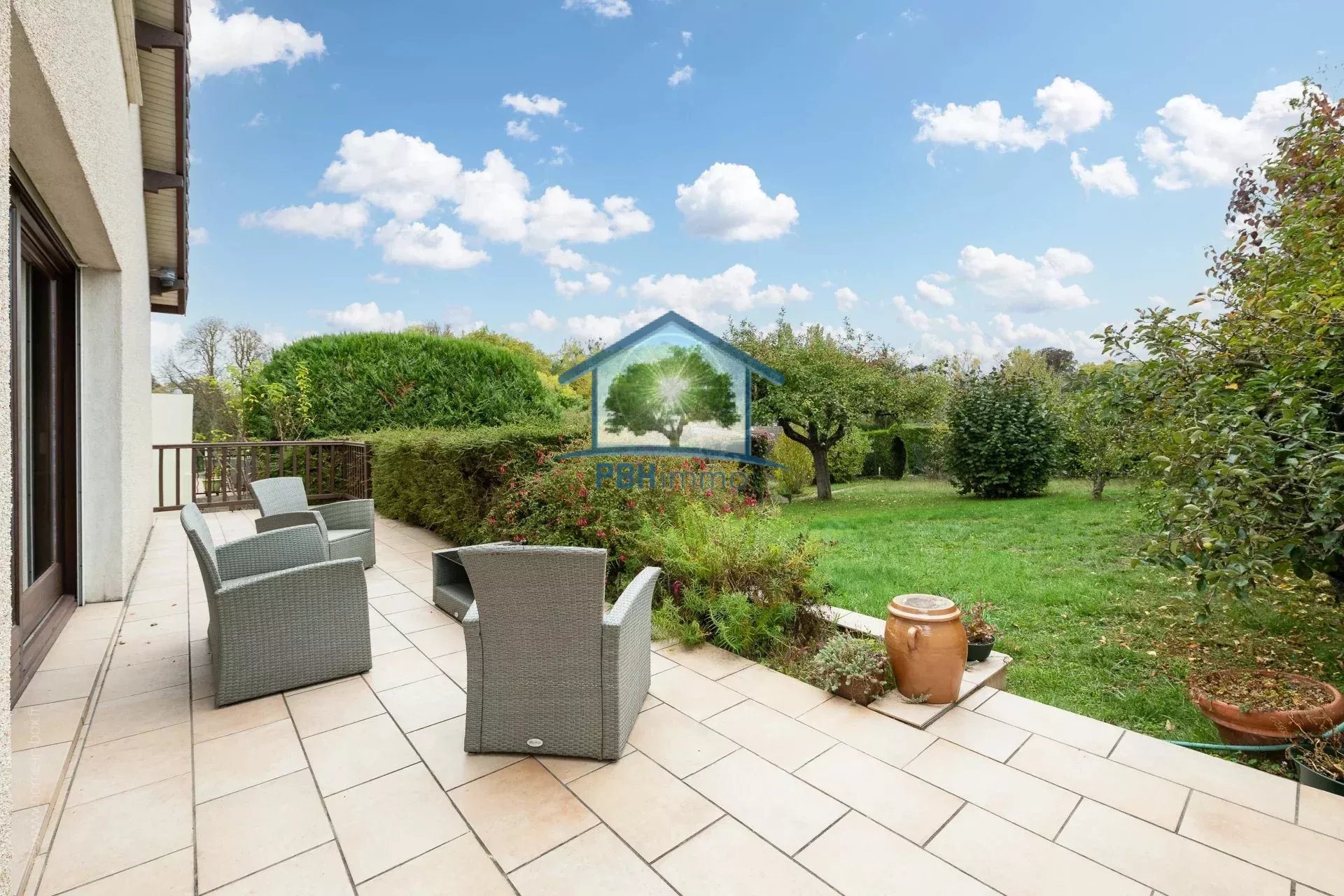 MAISON FAMILIALE AU COEUR DE LA NATURE  !