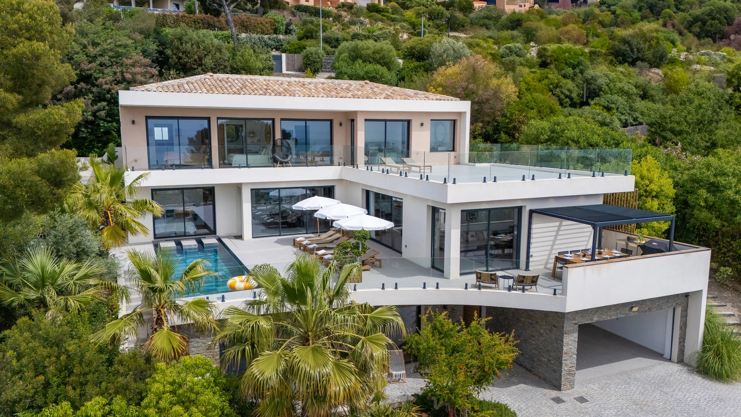 Contemporary villa with sea view