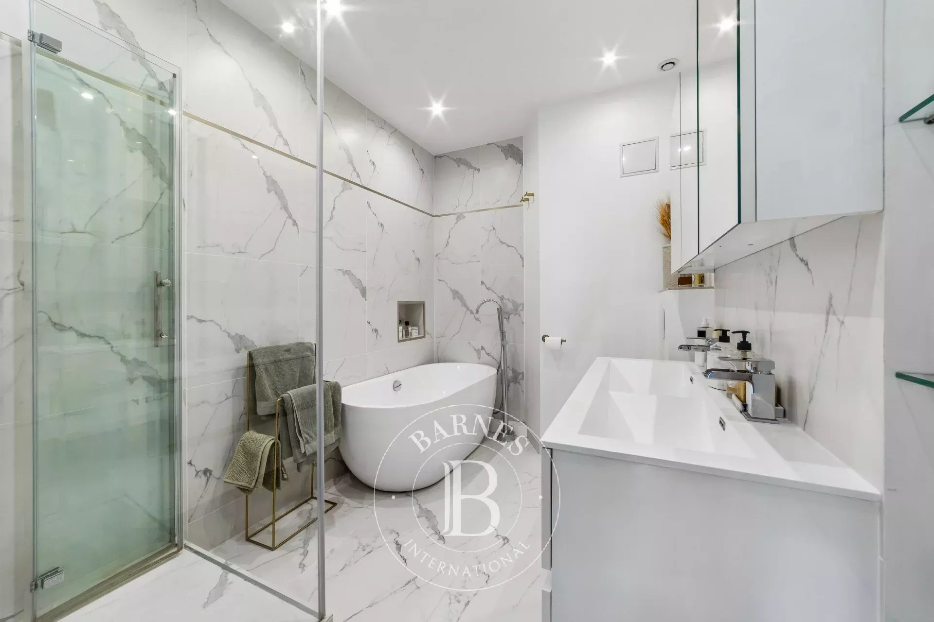 Paris  - Apartment 2 Bedrooms - picture 8