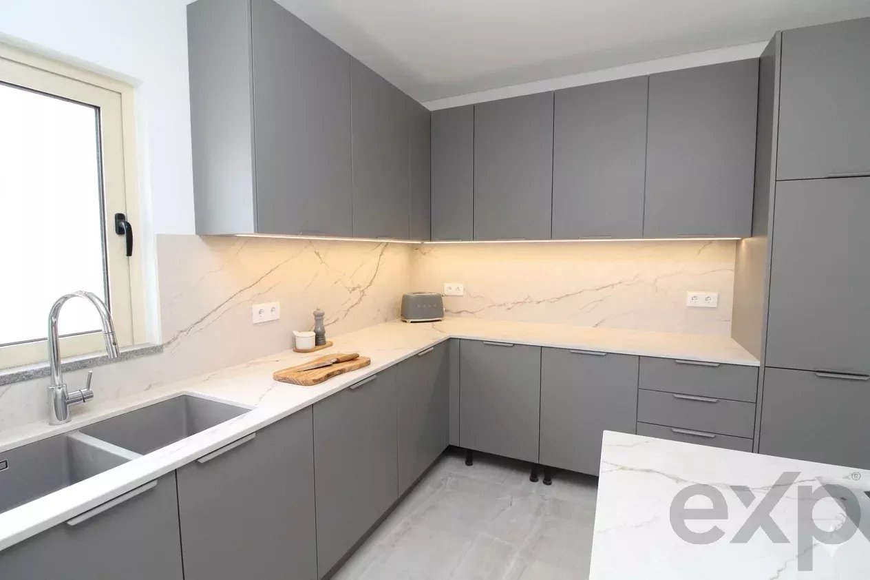 Luxurious V3 + 1 Villa with Salt Water Pool 86869753 image 4