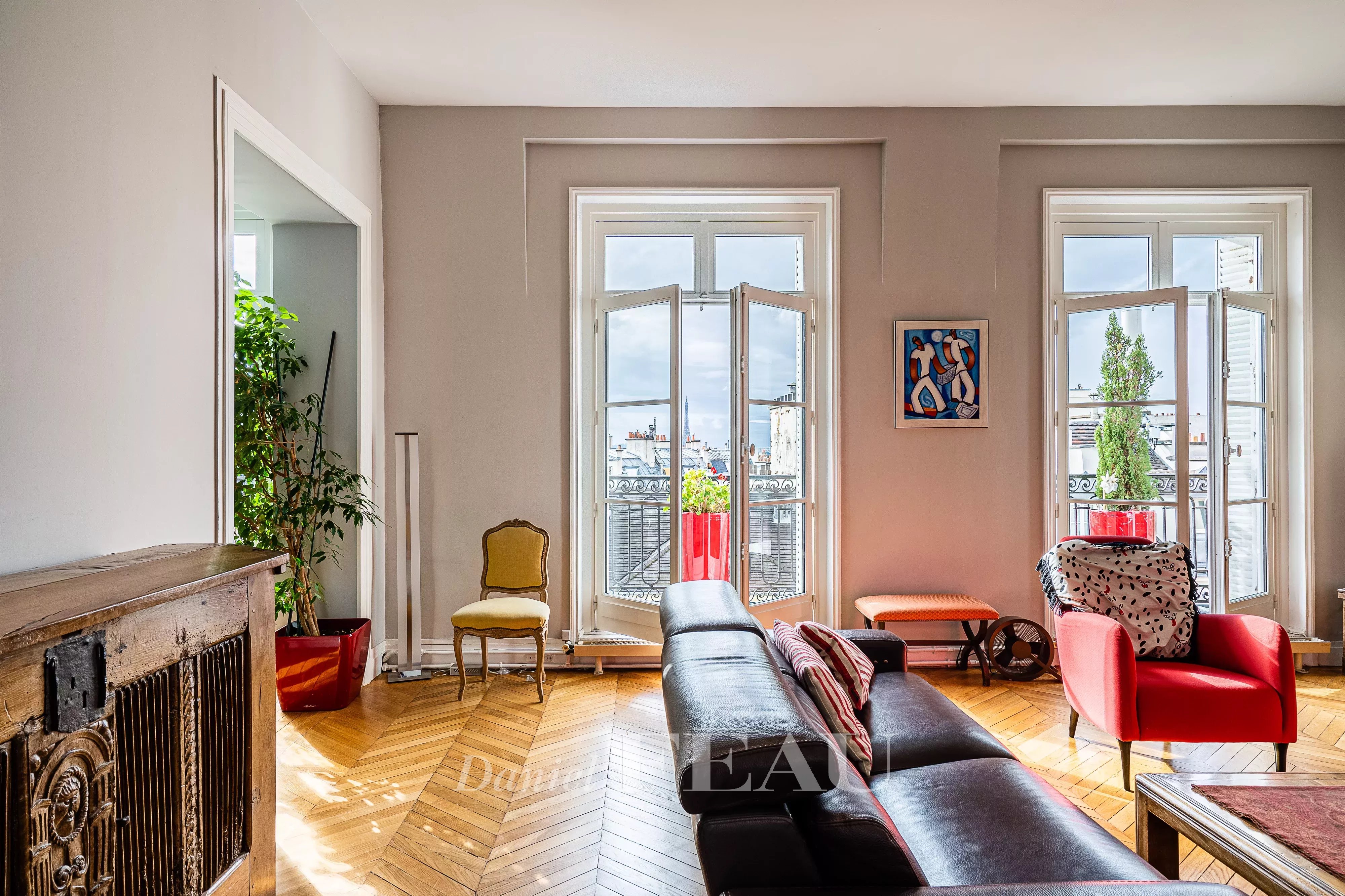 Séjour du côté du bureau
