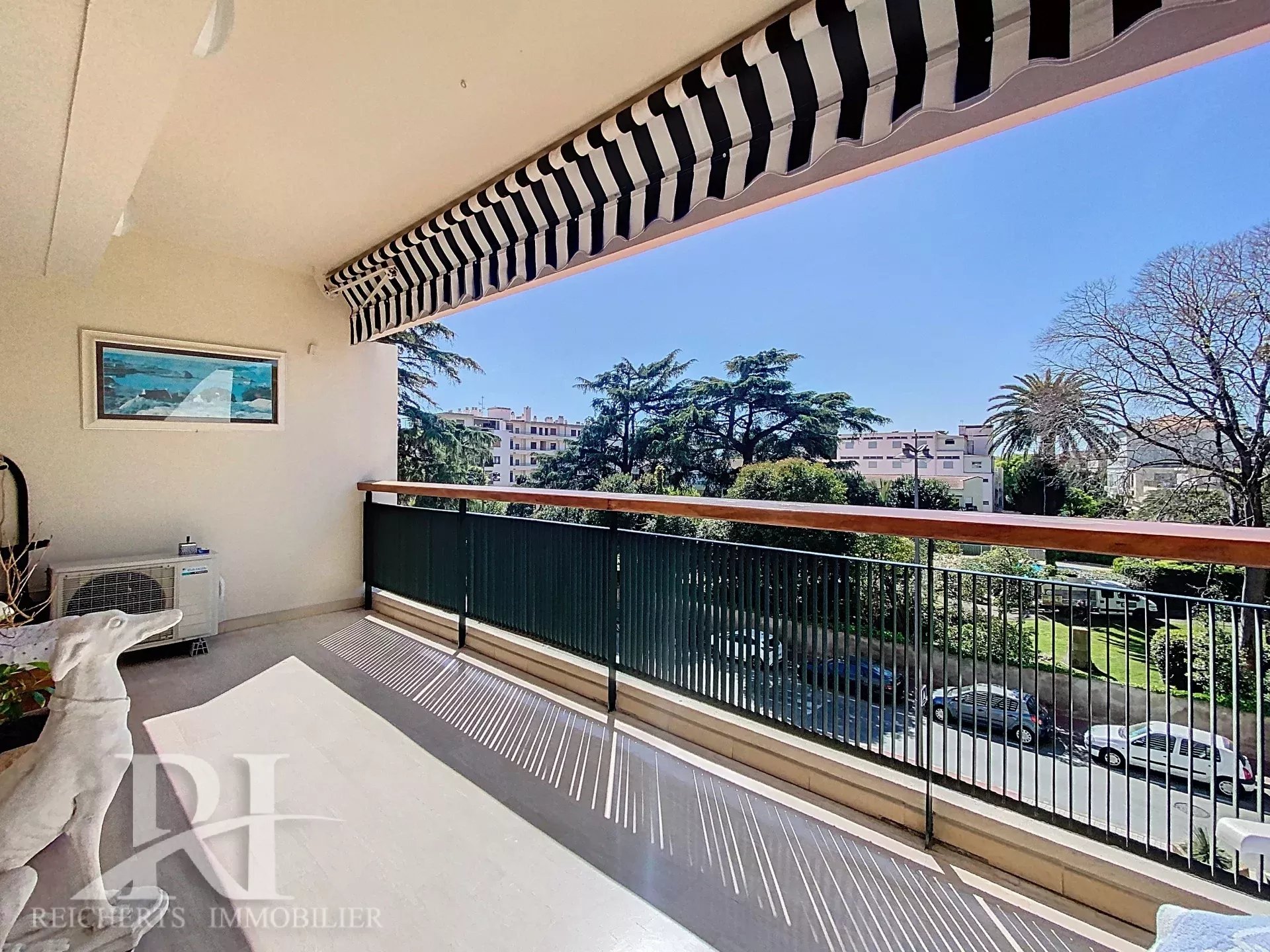 CANNES GALLIA SPACIEUX 2 P TERRASSE
