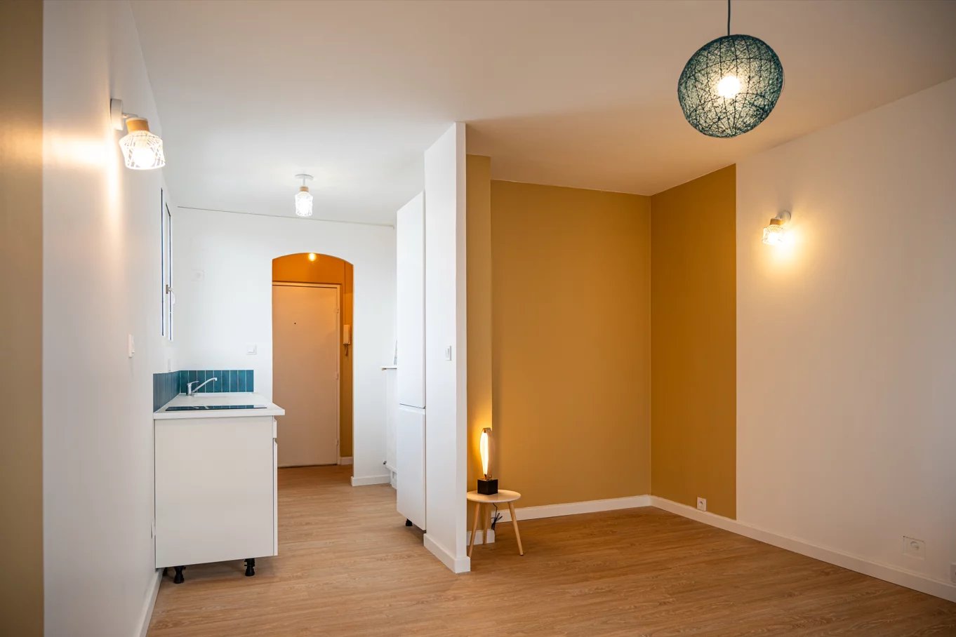 Studio refait à neuf de 29 m² avec terrasse - Photo 2