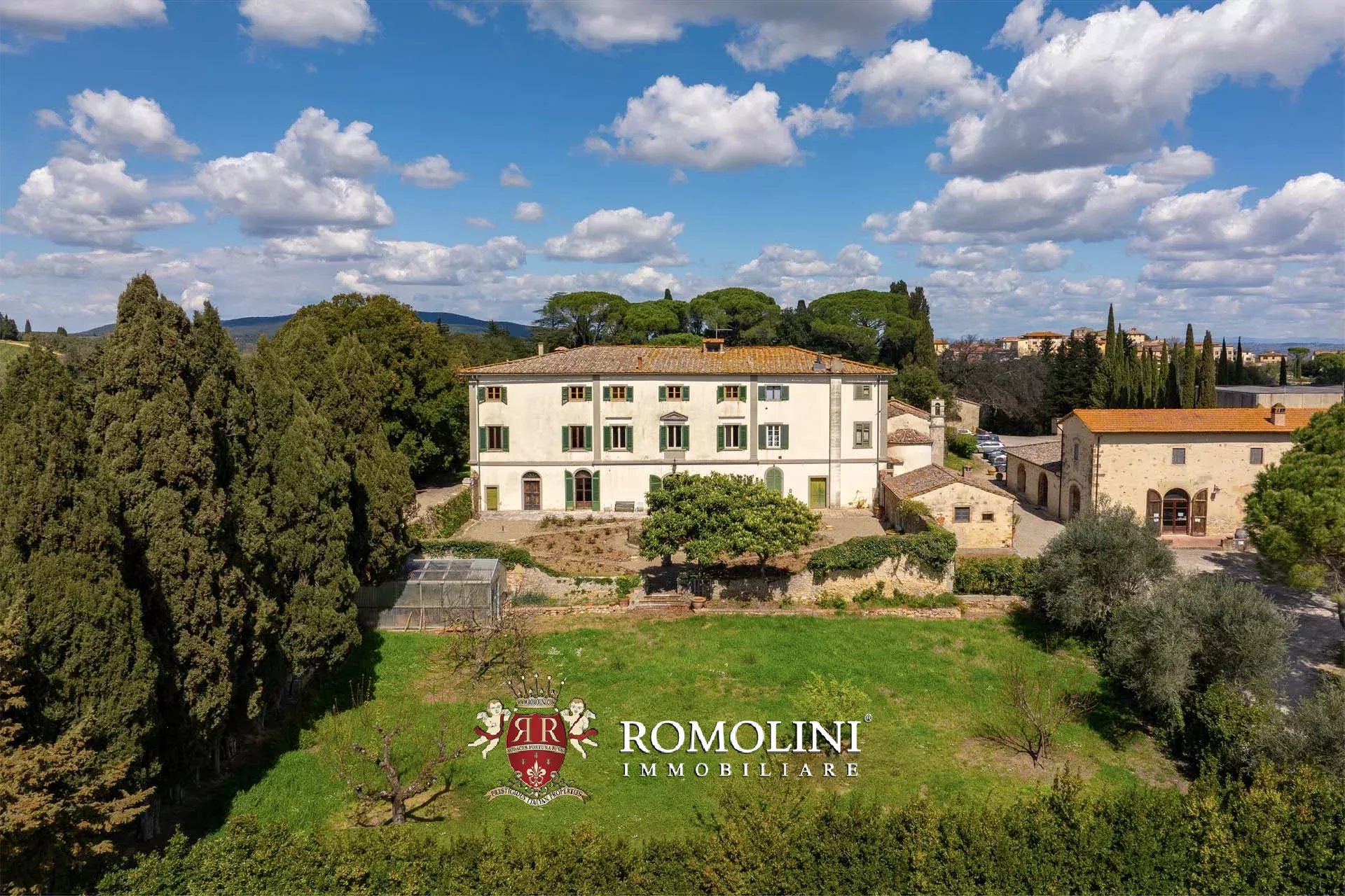 35 Bedroom Vineyard's Image 9
