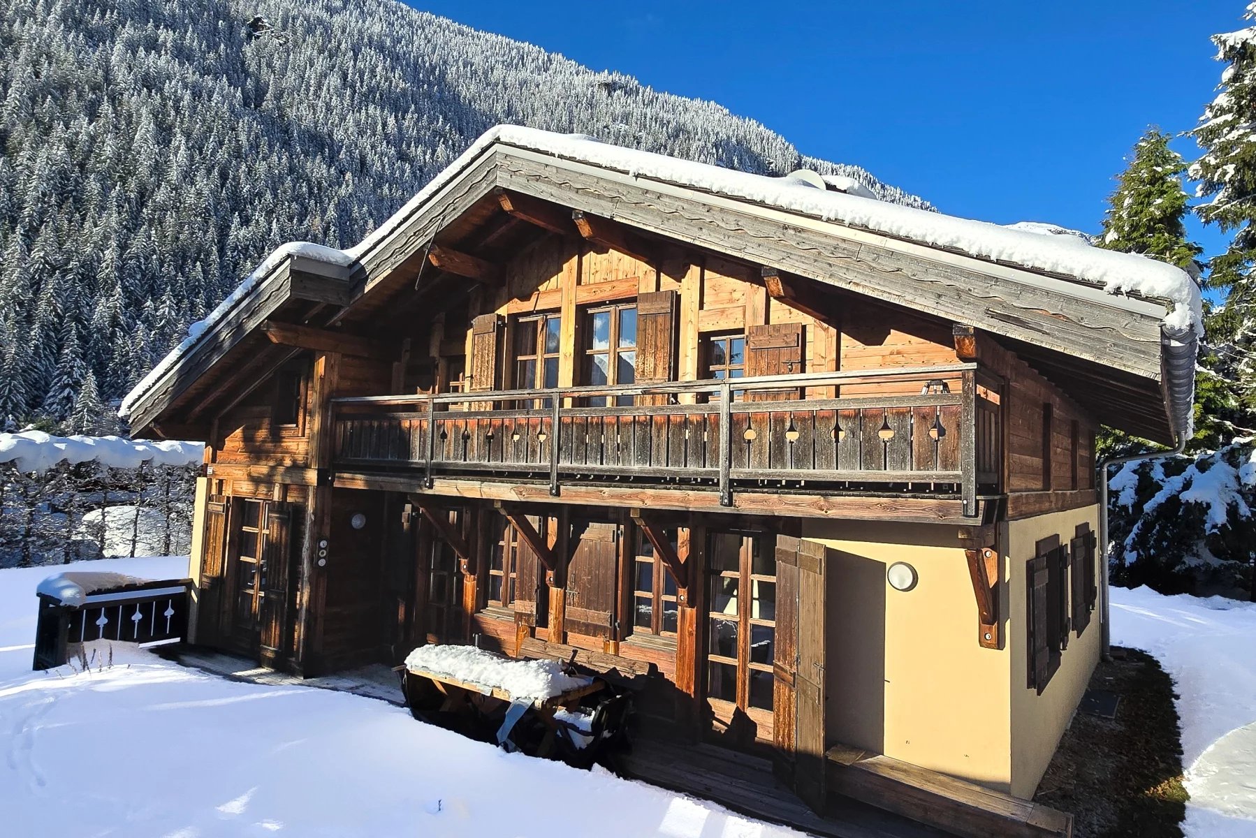 Photo of CHAMONIX - Classic alpine chalet with 6 bedrooms in Les Tines