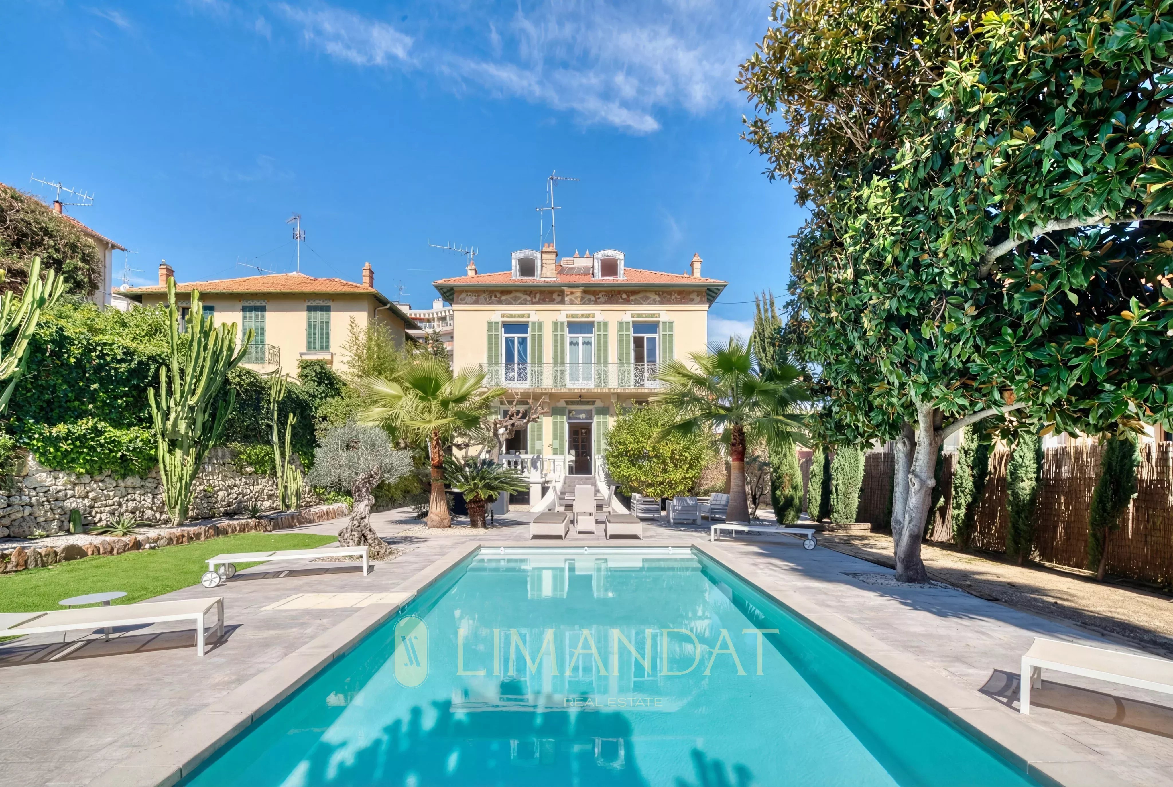 CANNES - NEAR CROISETTE - 7-BEDROOM VILLA