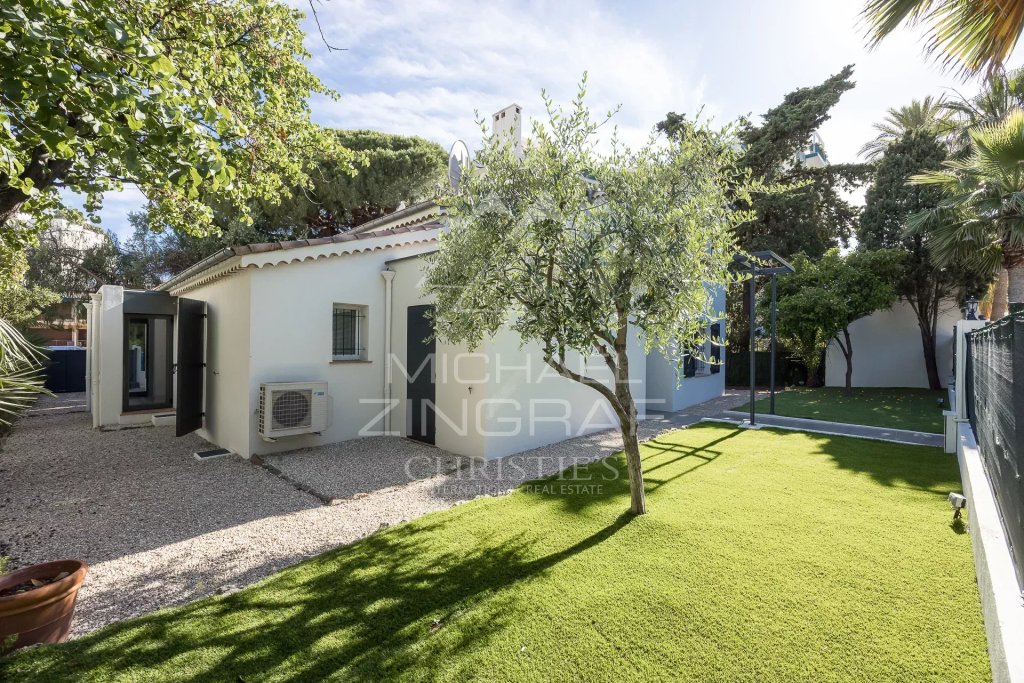 Villa for sale in Cannes — Rare Opportunity - Cannes Pointe Croisette - Villa in a Gated Estate