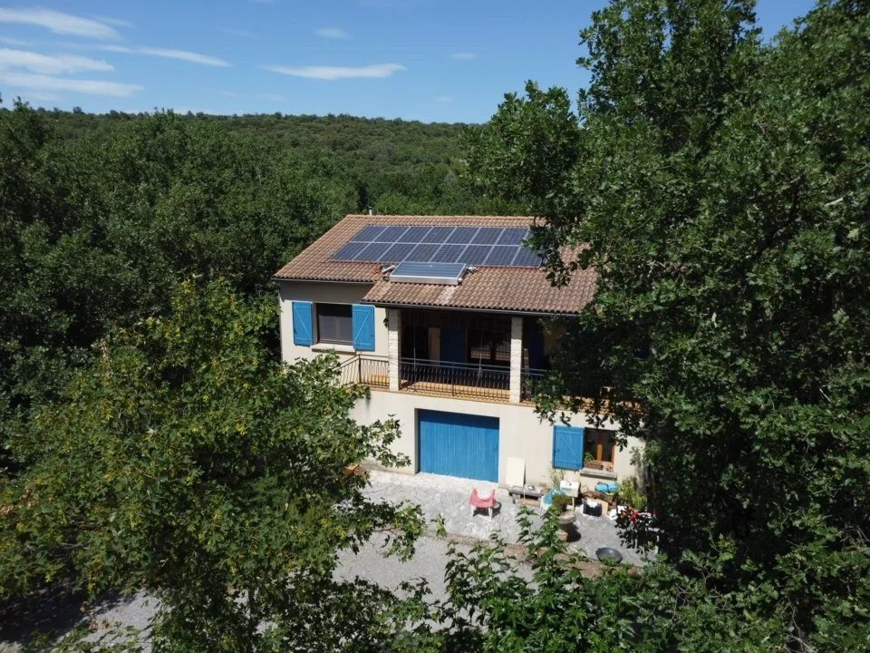 Belle maison sur grand terrain arboré plein sud.