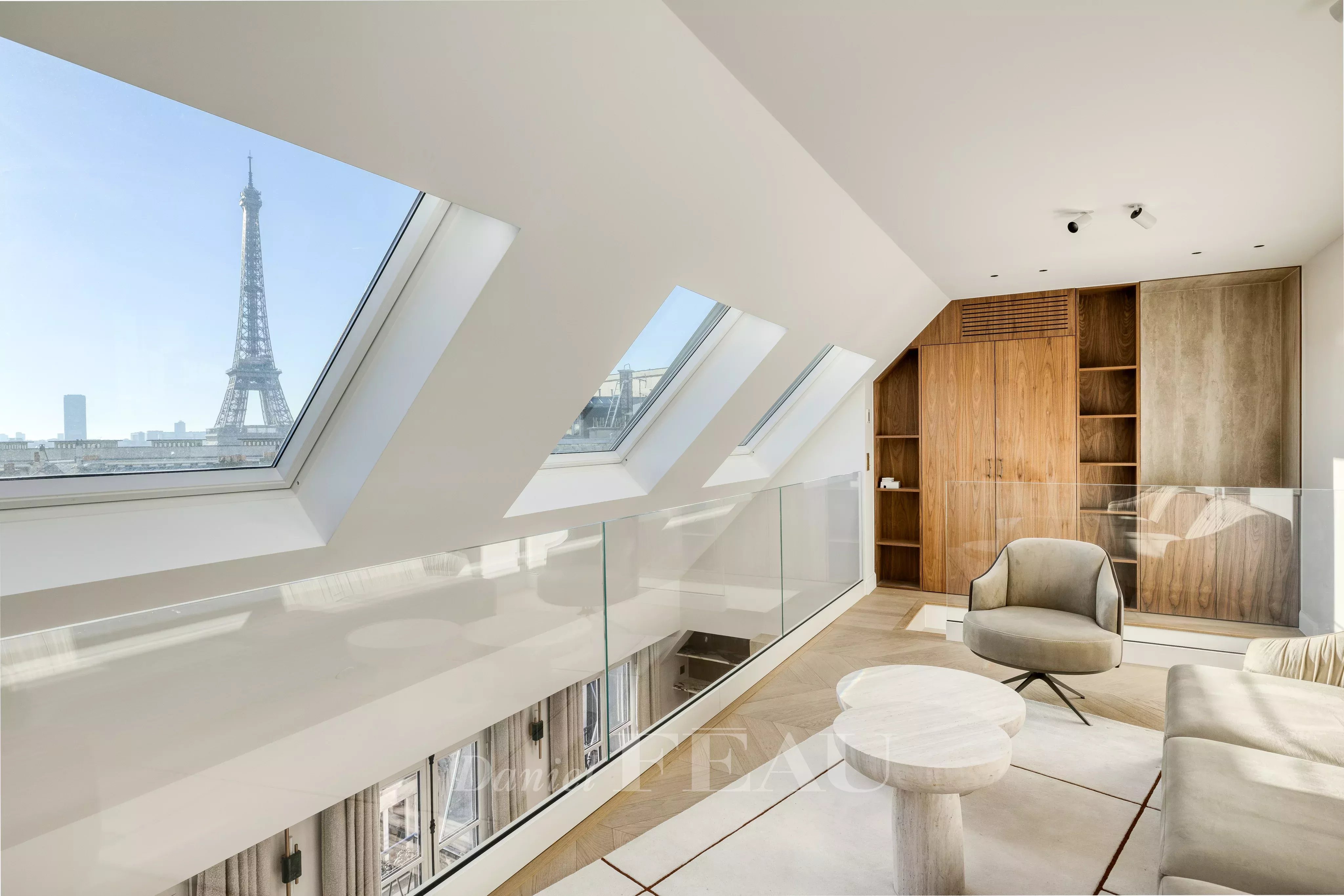 VUE DEGAGEE TOUR EIFFEL PLAIN PIEDS